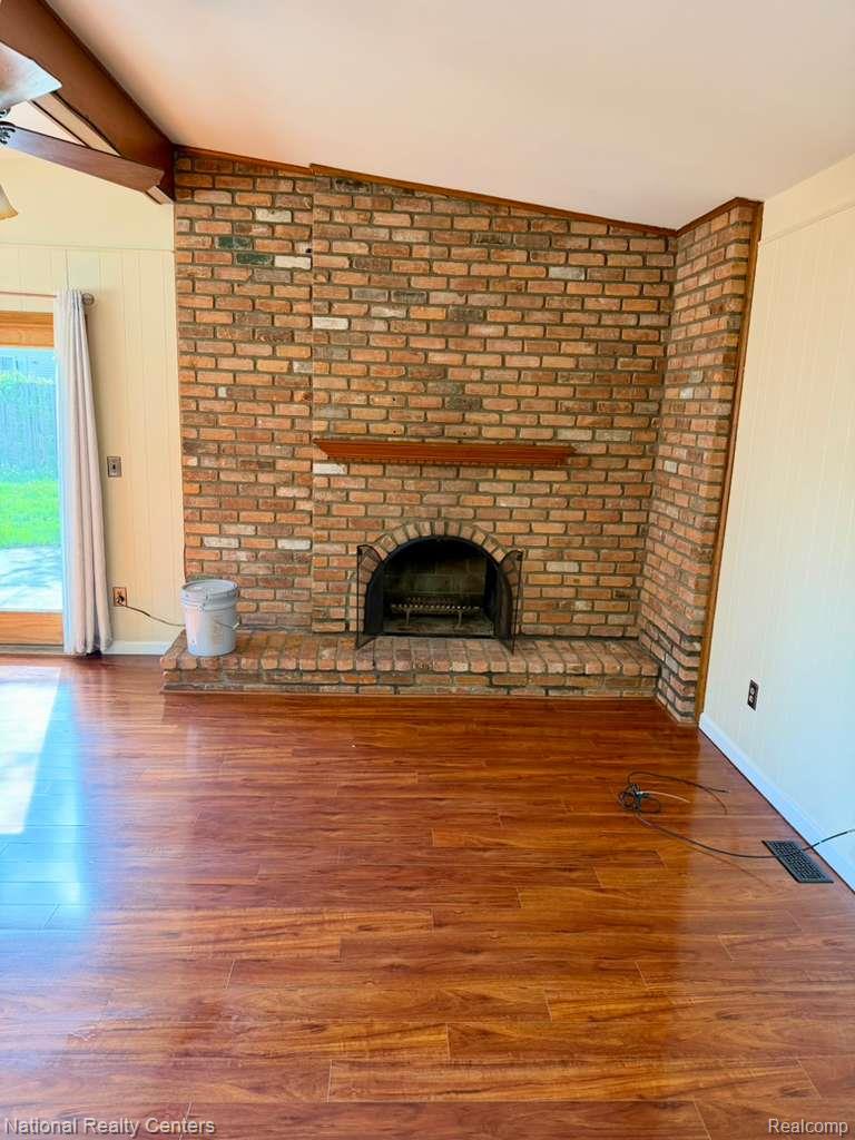 5739 Willow Creek Drive Property Photo 8