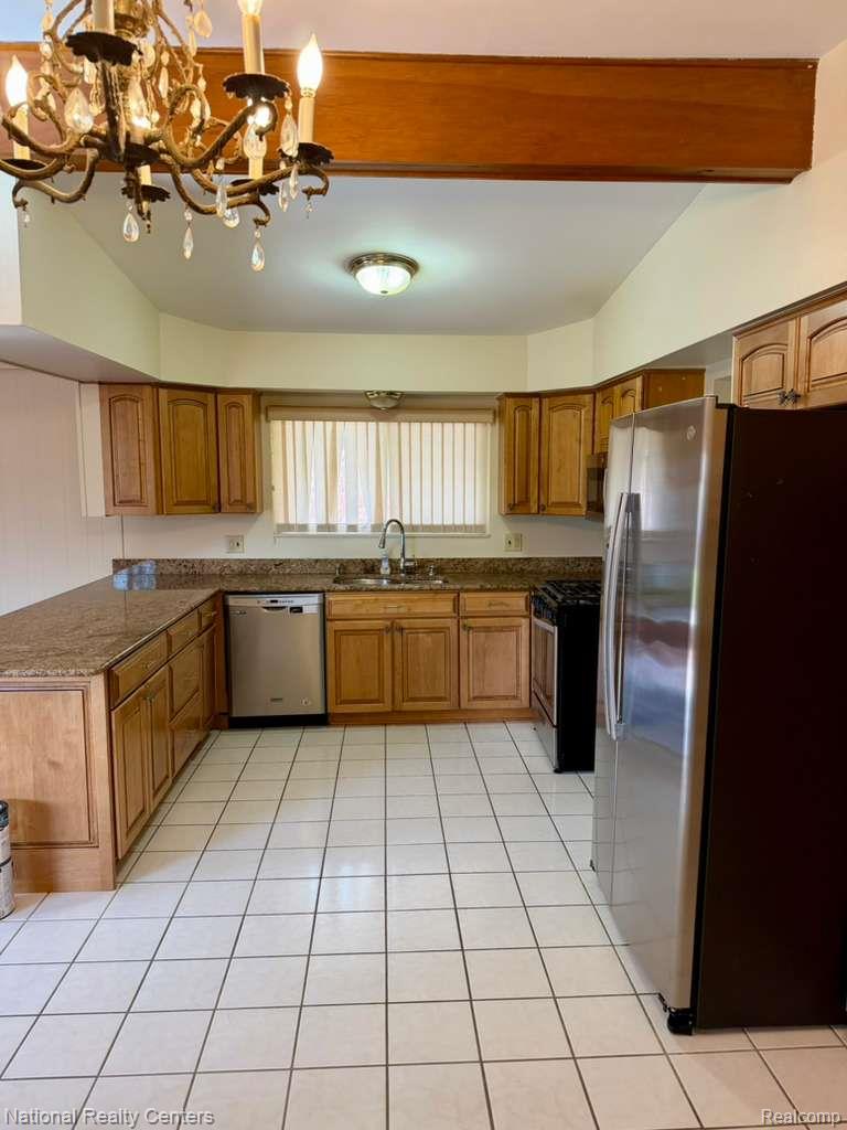 5739 Willow Creek Drive Property Photo 9