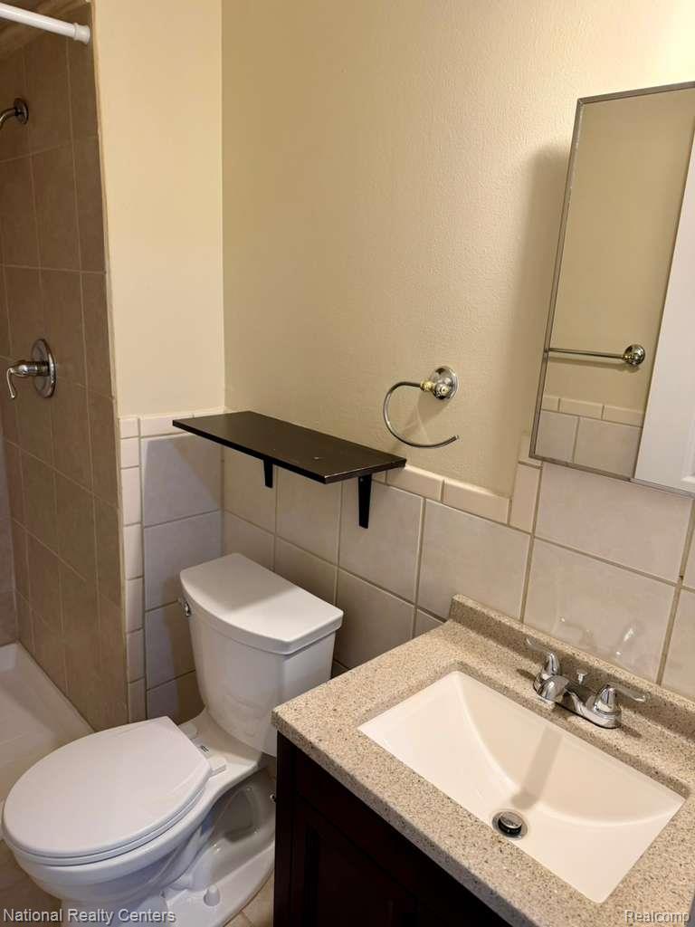 5739 Willow Creek Drive Property Photo 11