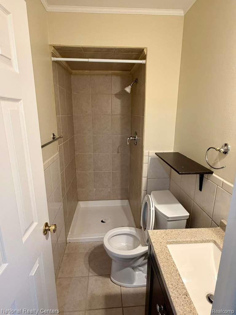 5739 Willow Creek Drive Property Photo 12