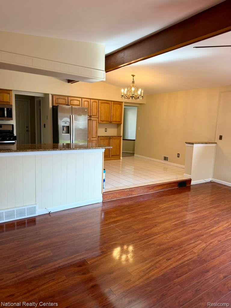 5739 Willow Creek Drive Property Photo 14