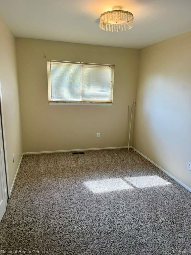 5739 Willow Creek Drive Property Photo 17