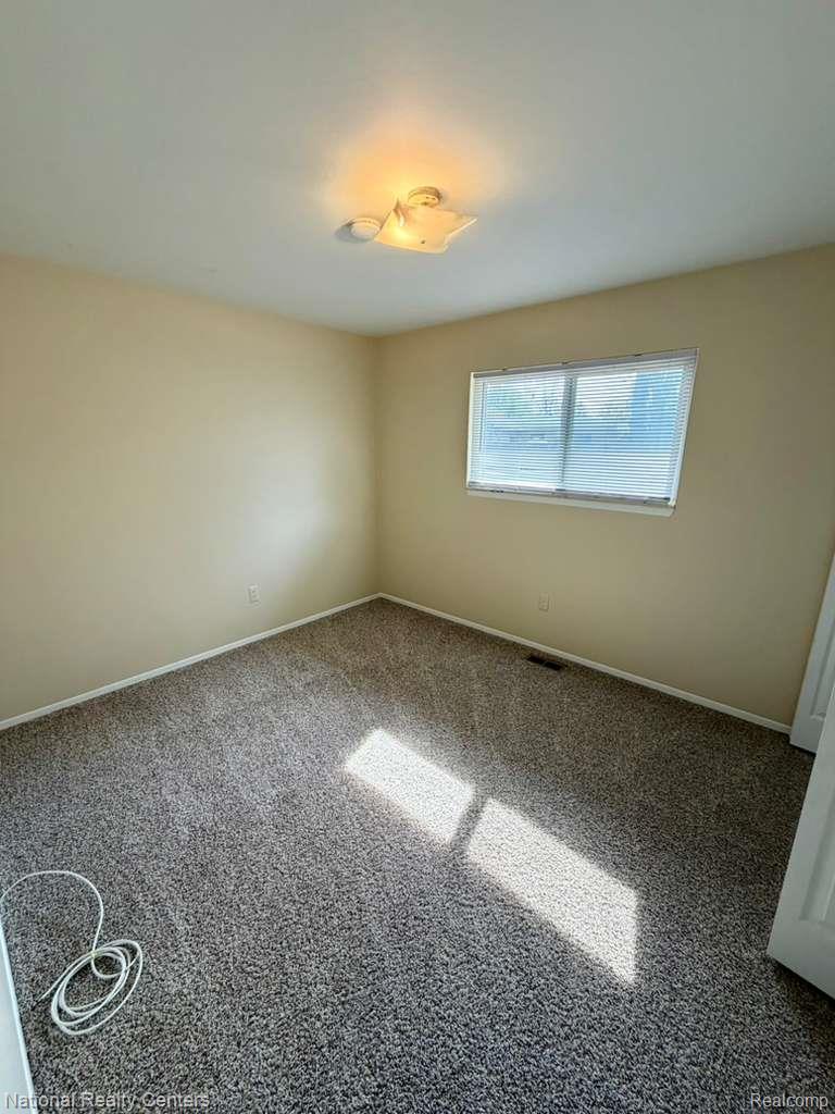 5739 Willow Creek Drive Property Photo 18