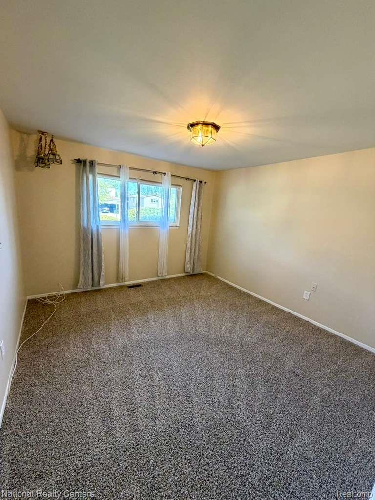 5739 Willow Creek Drive Property Photo 19