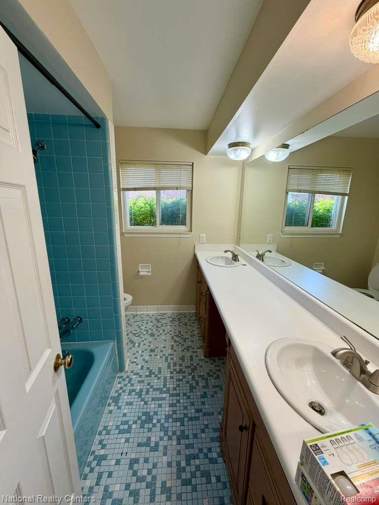 5739 Willow Creek Drive Property Photo 20