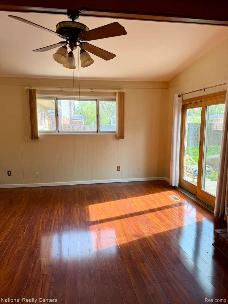 5739 Willow Creek Drive Property Photo 22