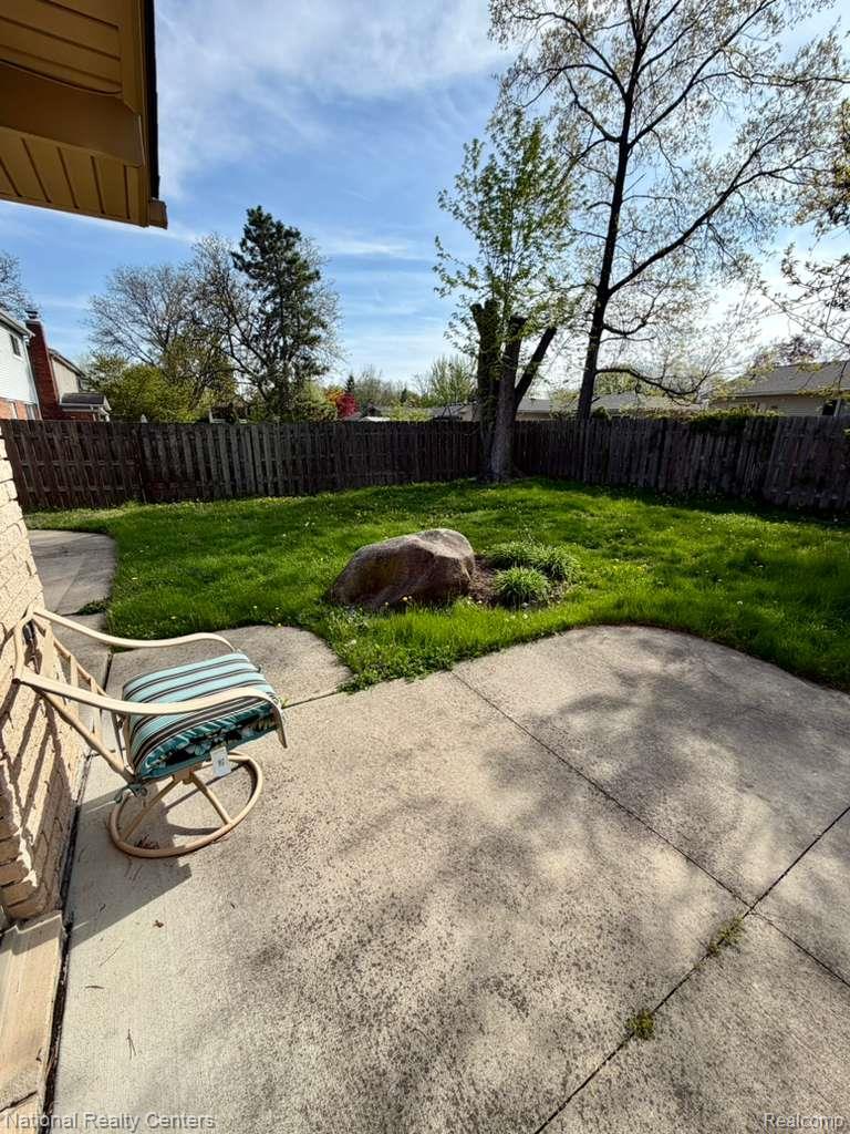 5739 Willow Creek Drive Property Photo 23