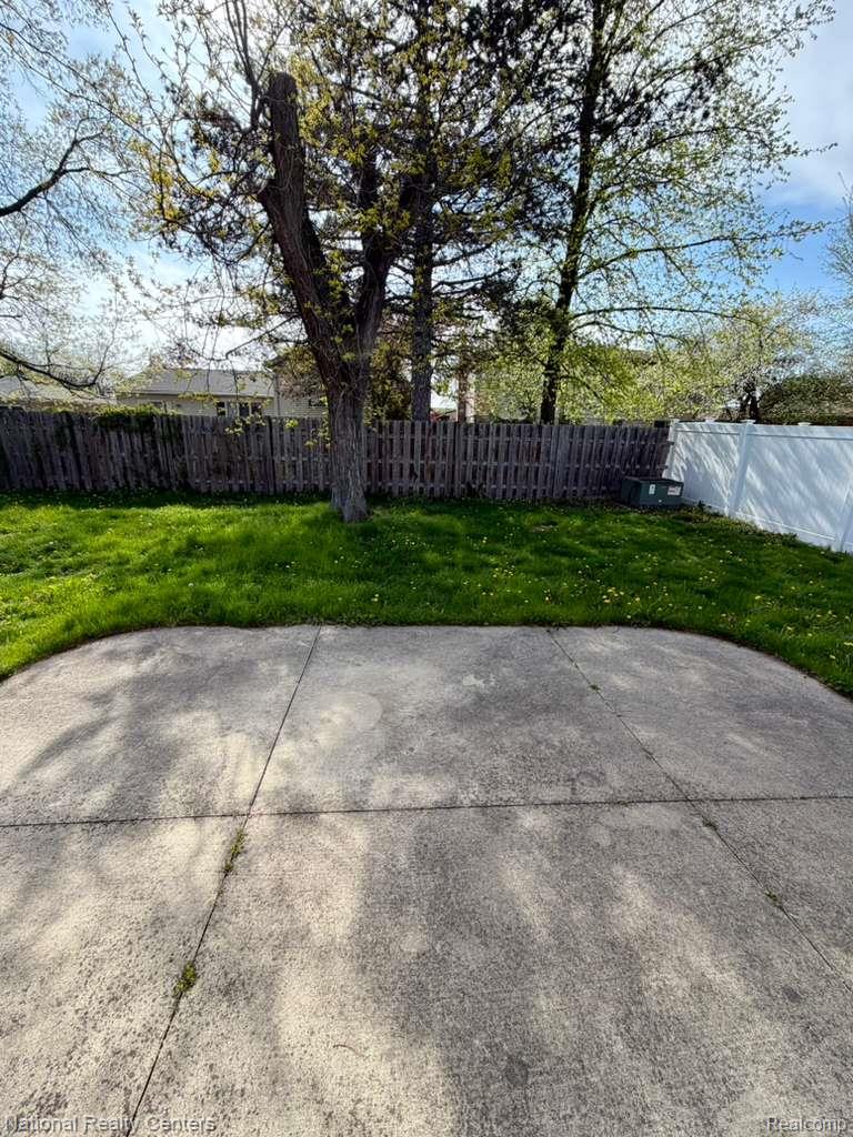 5739 Willow Creek Drive Property Photo 24