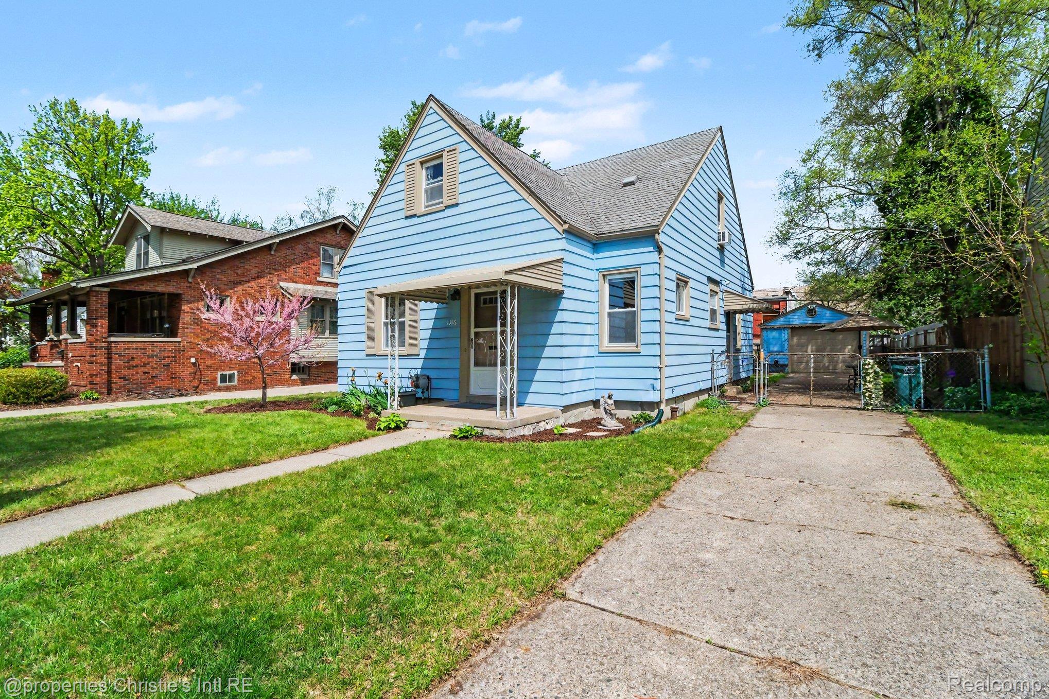1316 W Troy Street Property Photo 1