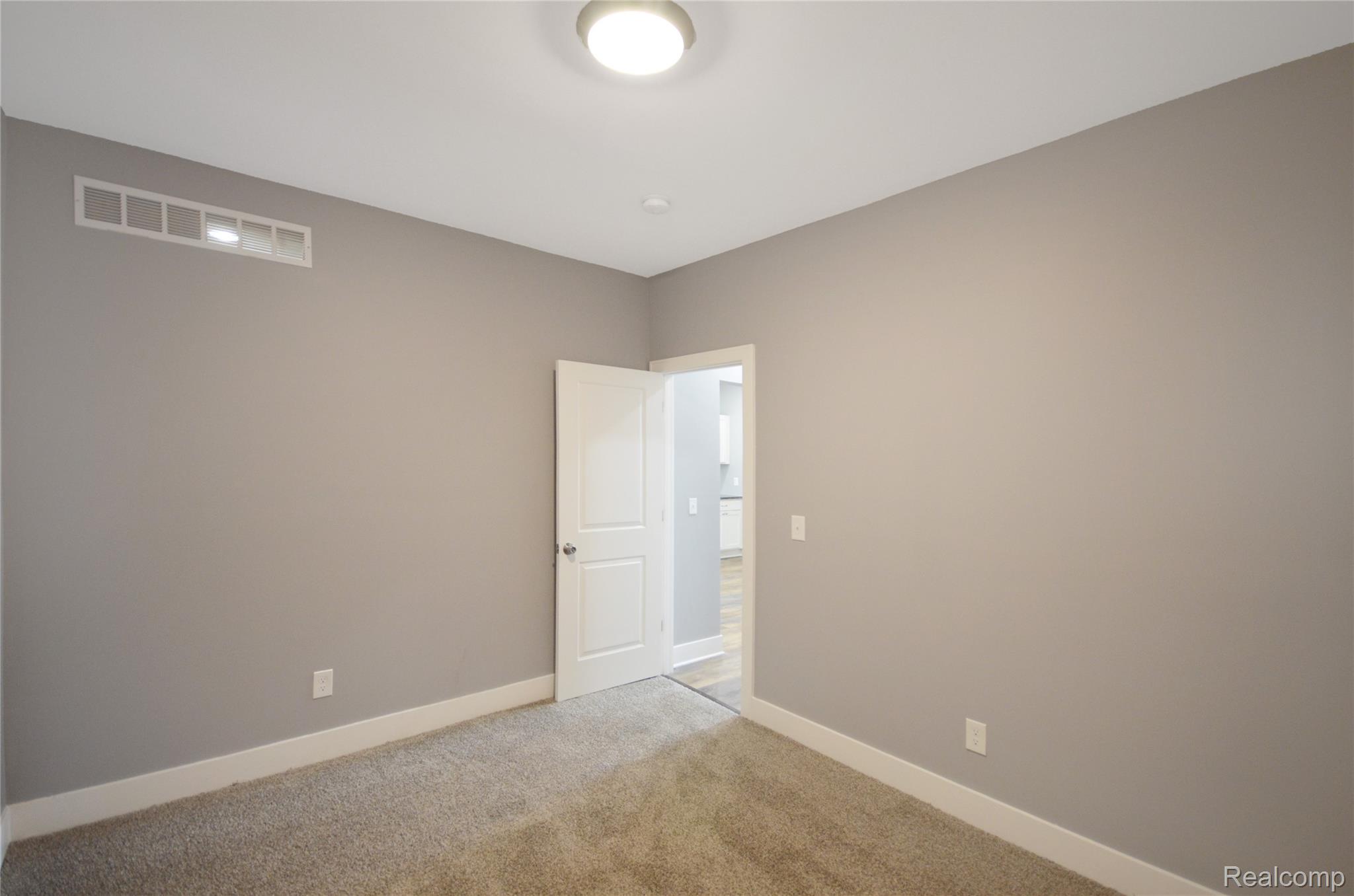 2253 Gladstone Street Property Photo 24