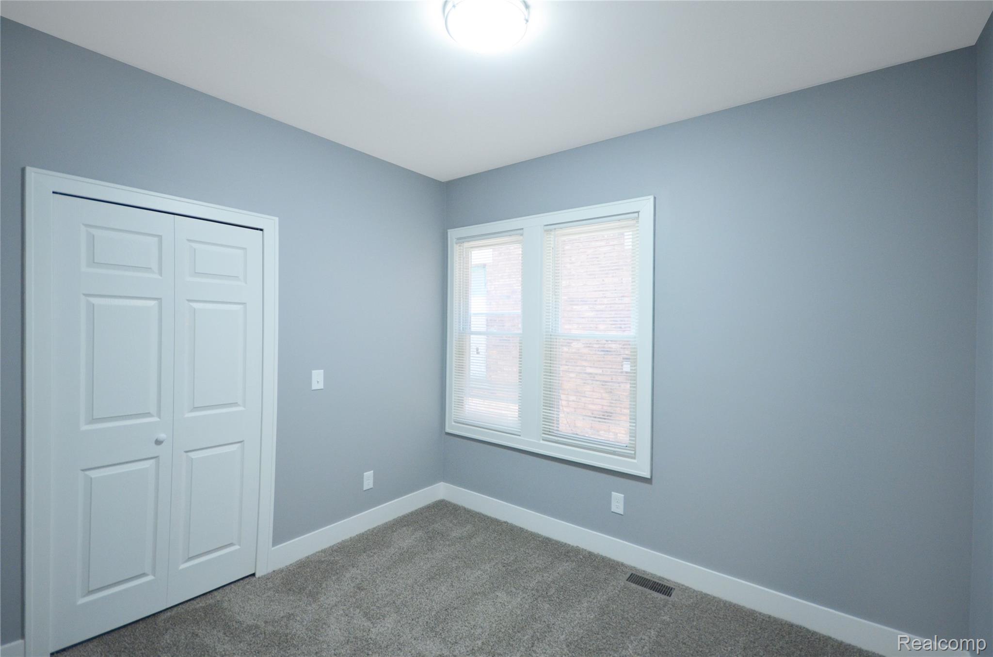 2253 Gladstone Street Property Photo 25