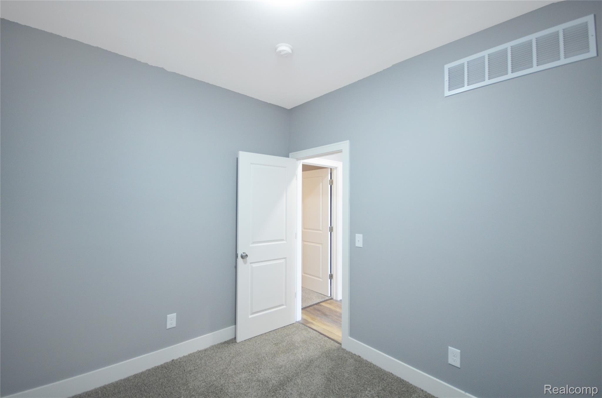 2253 Gladstone Street Property Photo 26