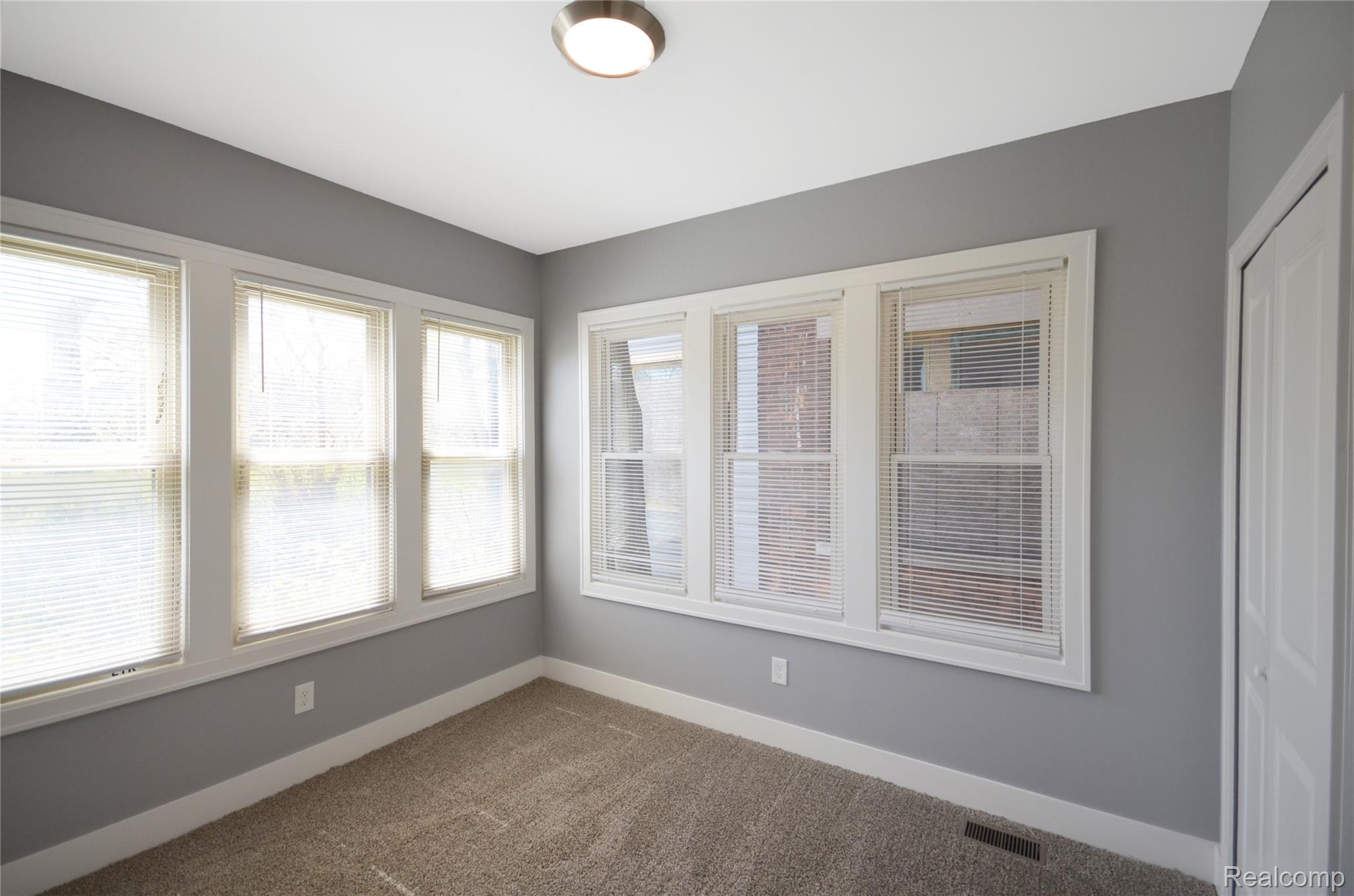 2253 Gladstone Street Property Photo 27