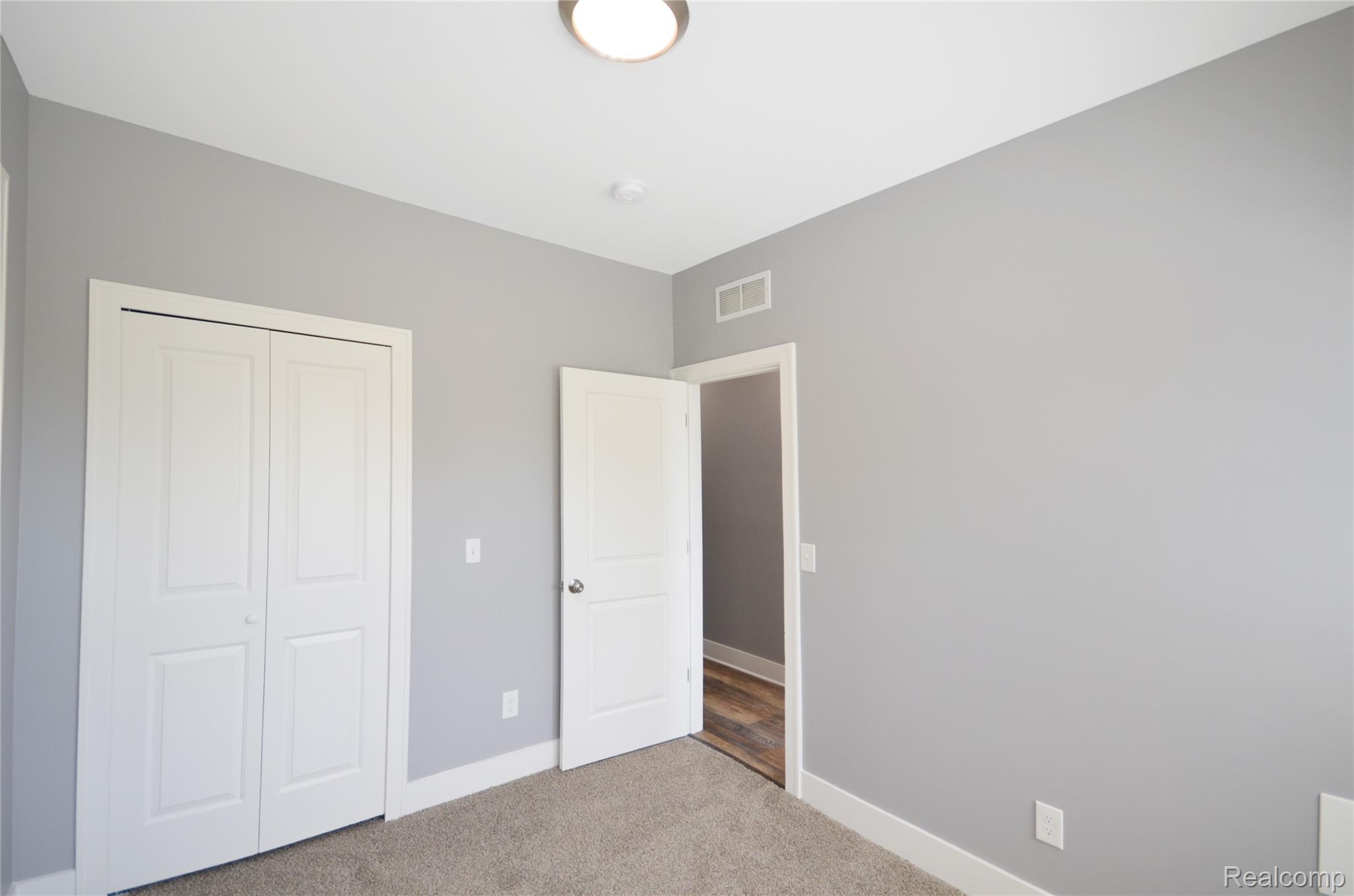 2253 Gladstone Street Property Photo 28