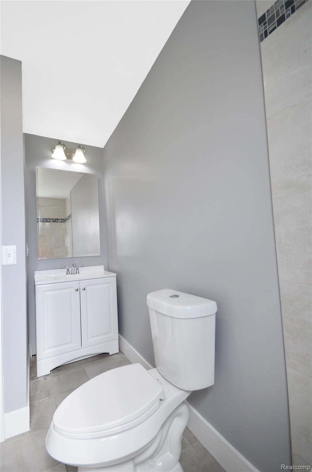 2253 Gladstone Street Property Photo 30