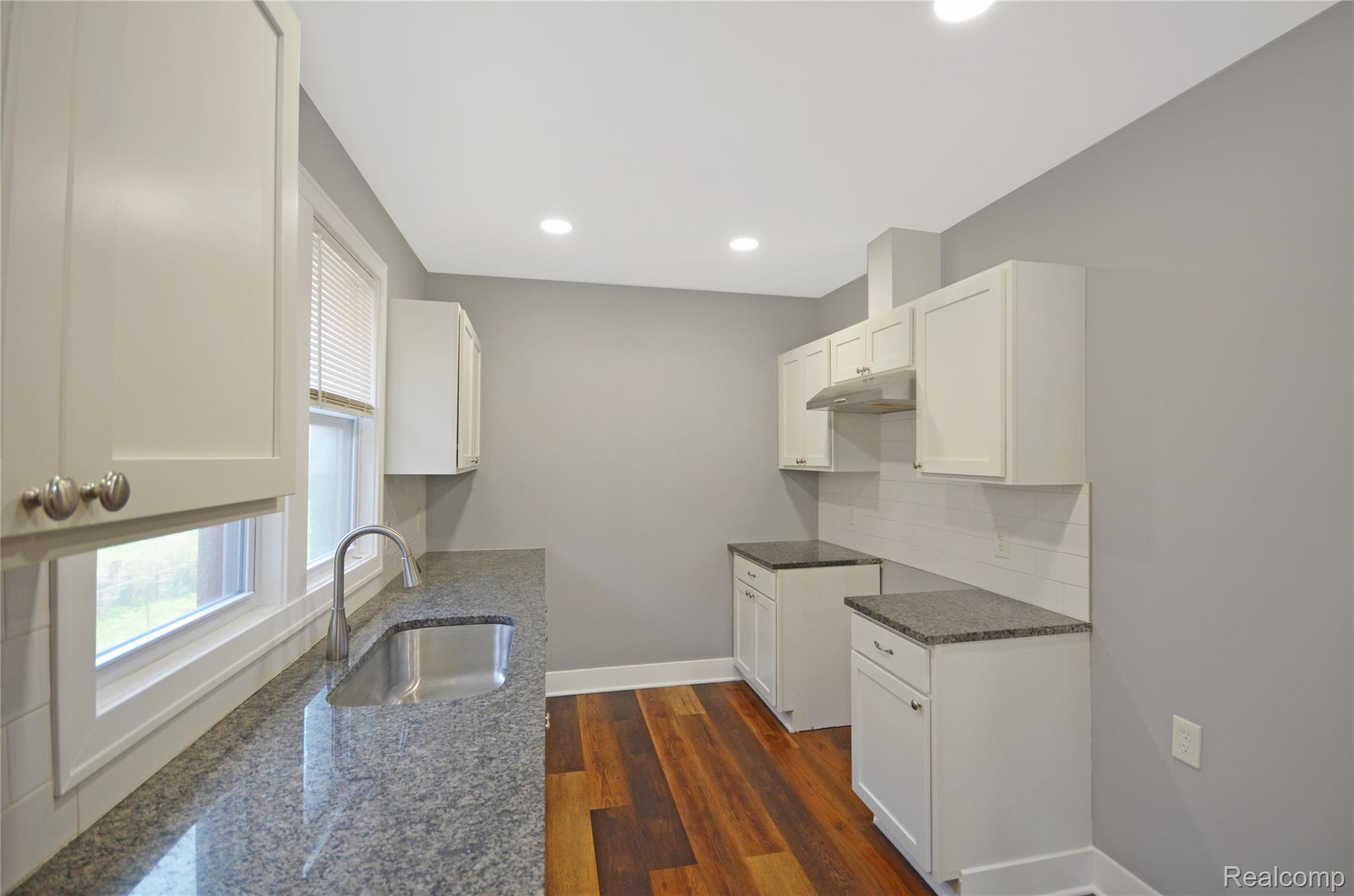 2253 Gladstone Street Property Photo 37
