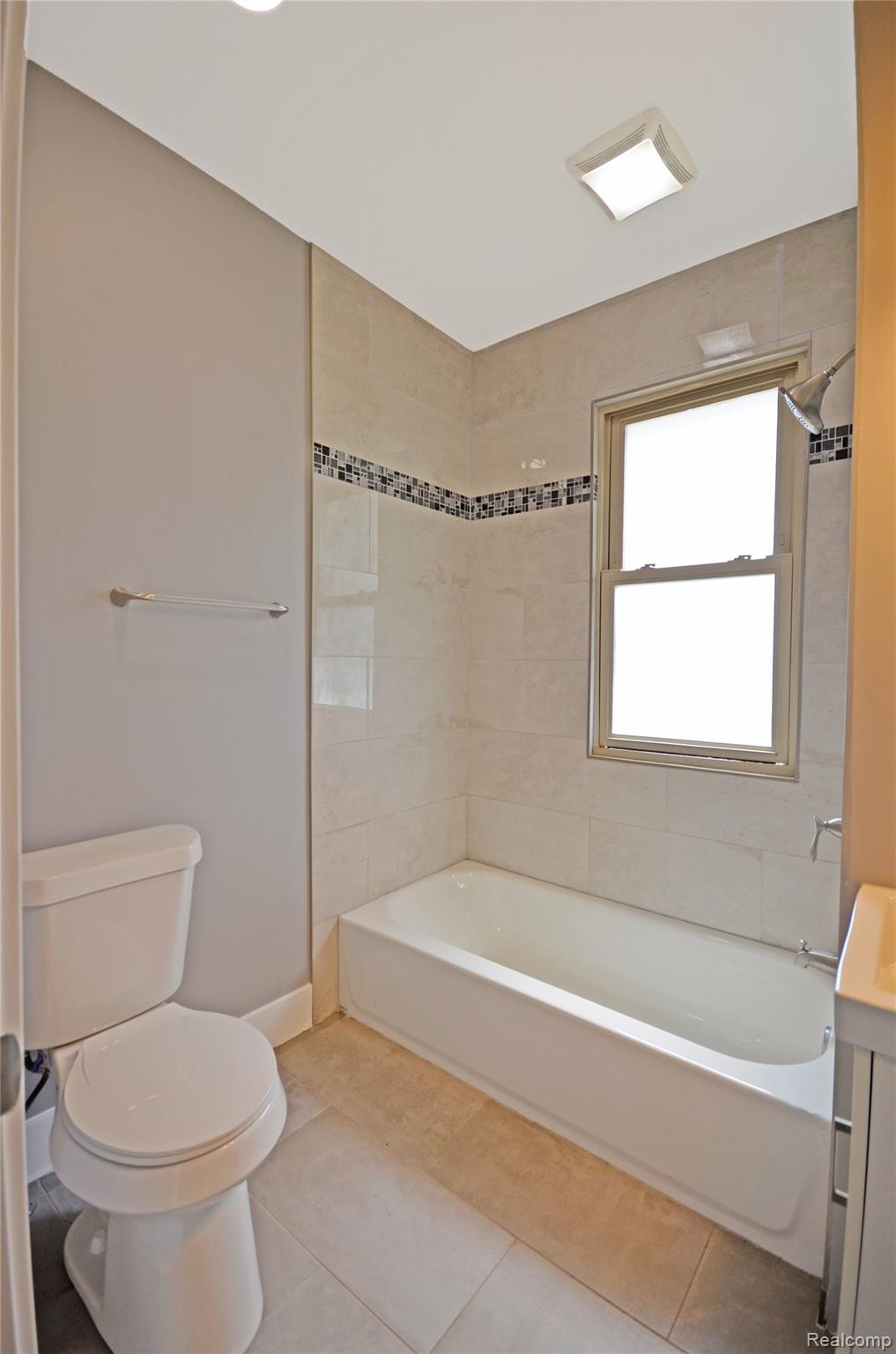 2253 Gladstone Street Property Photo 46
