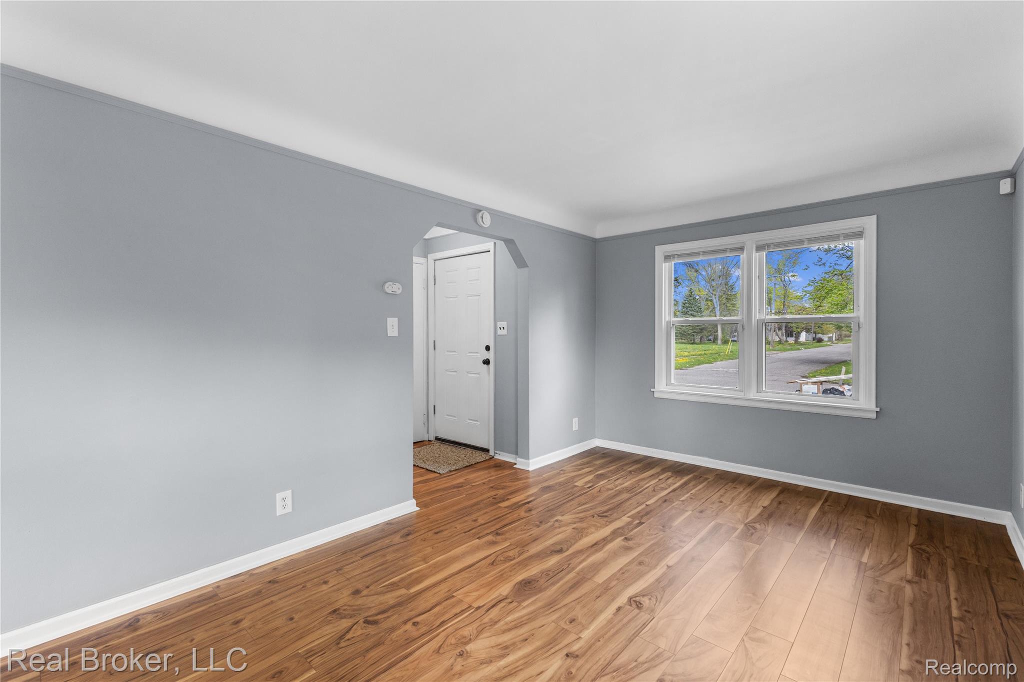 4637 University Place Property Photo 4