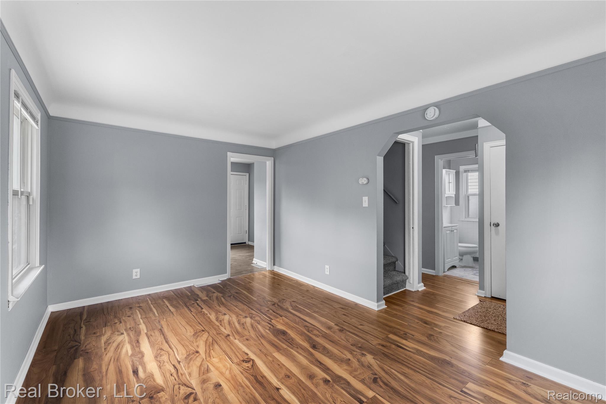 4637 University Place Property Photo 5