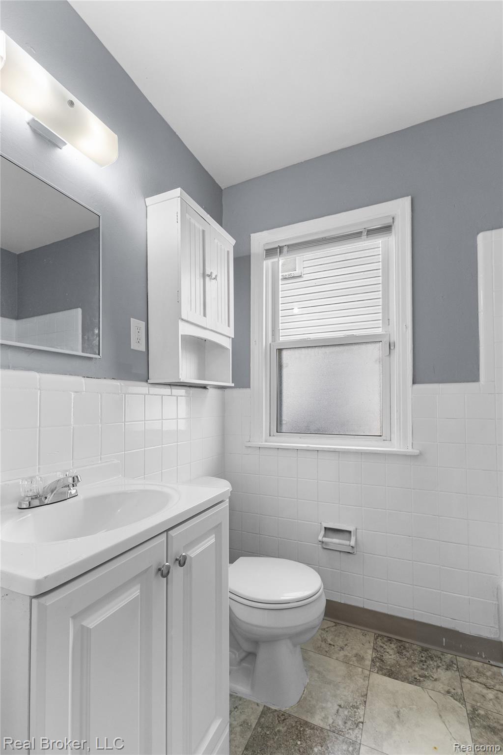 4637 University Place Property Photo 11
