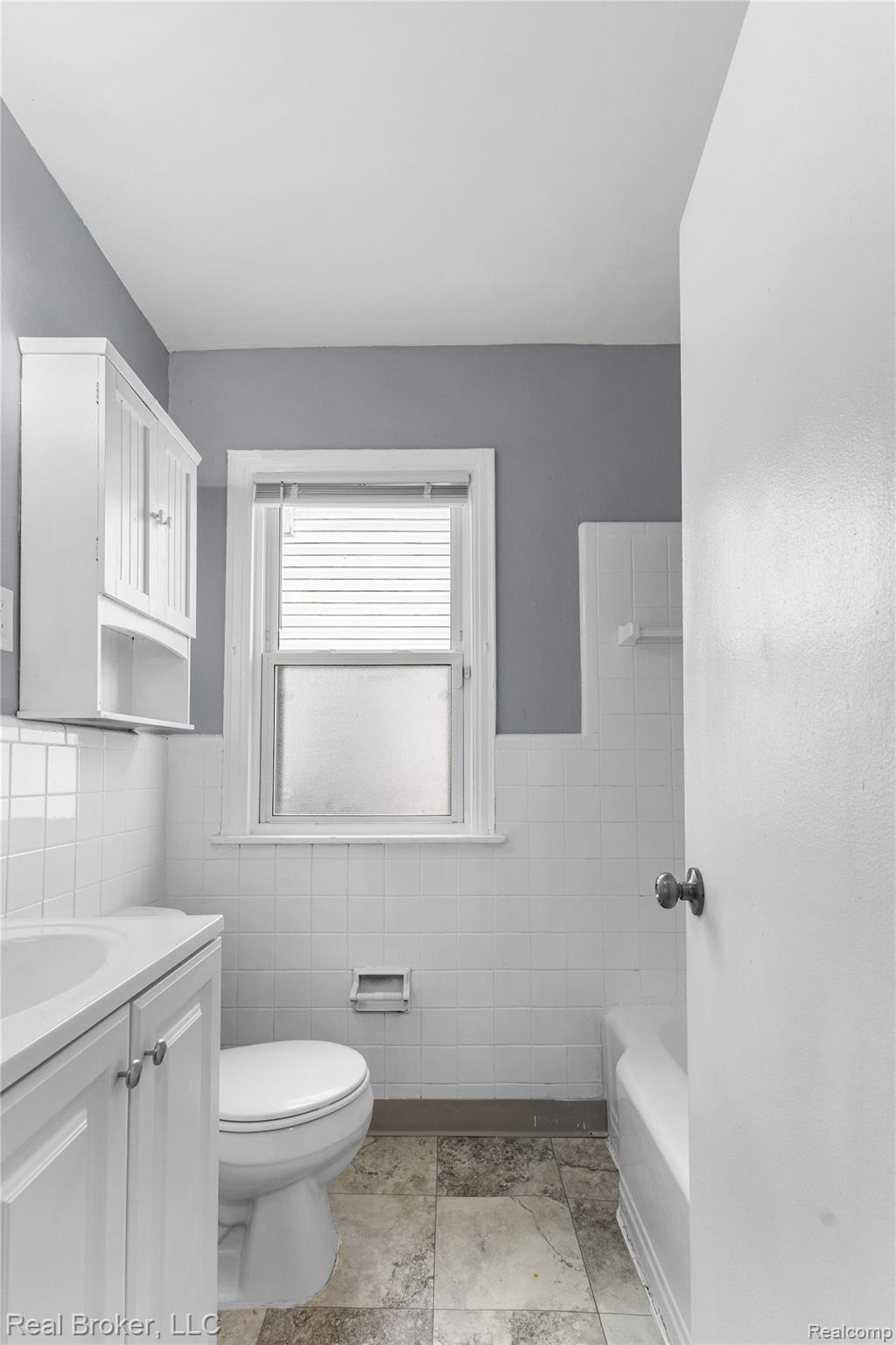 4637 University Place Property Photo 12