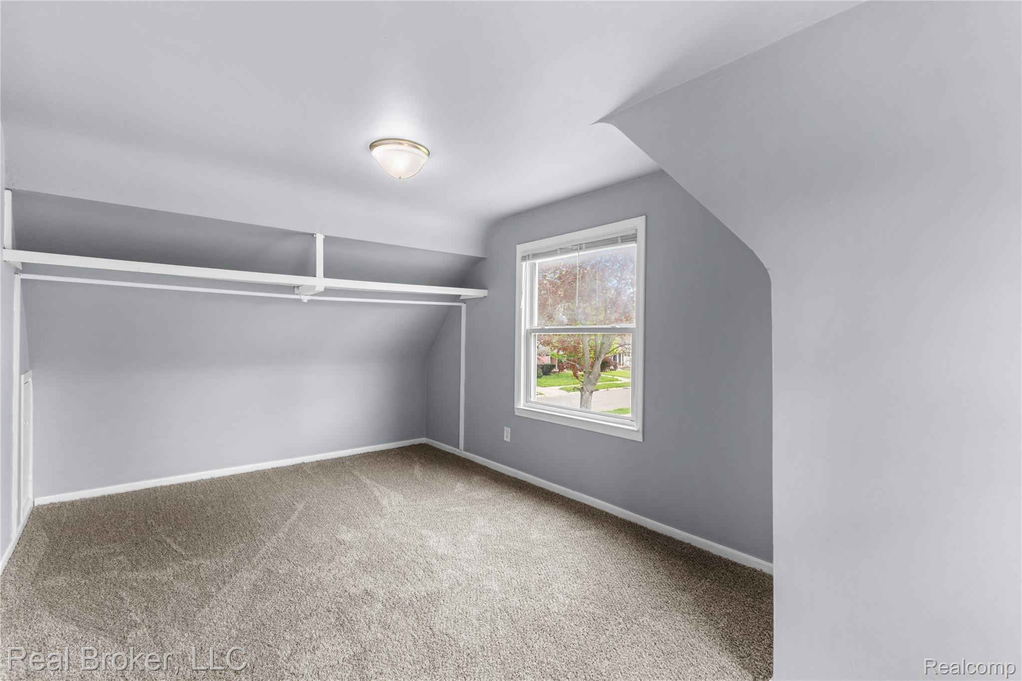 4637 University Place Property Photo 13