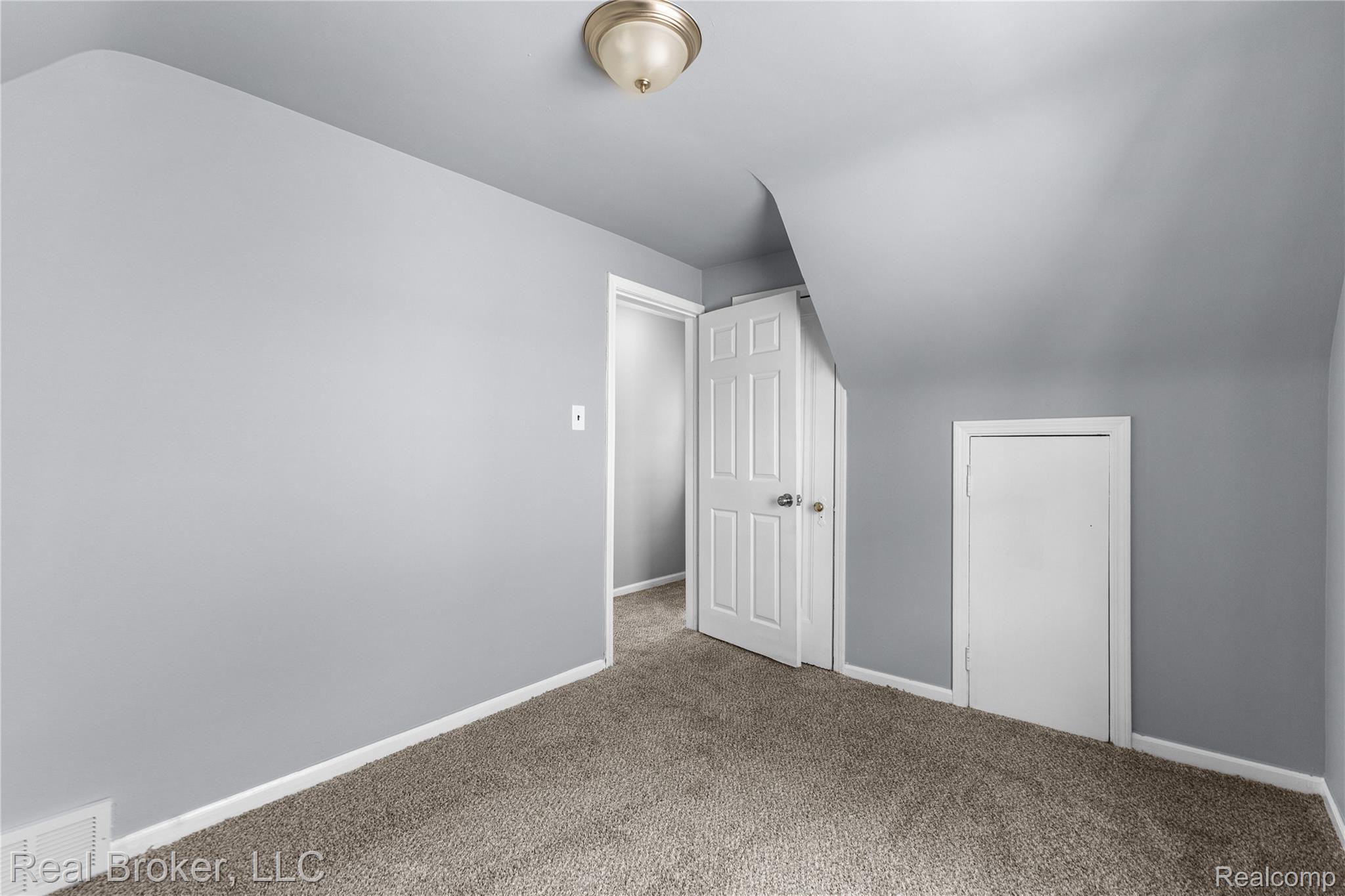 4637 University Place Property Photo 16