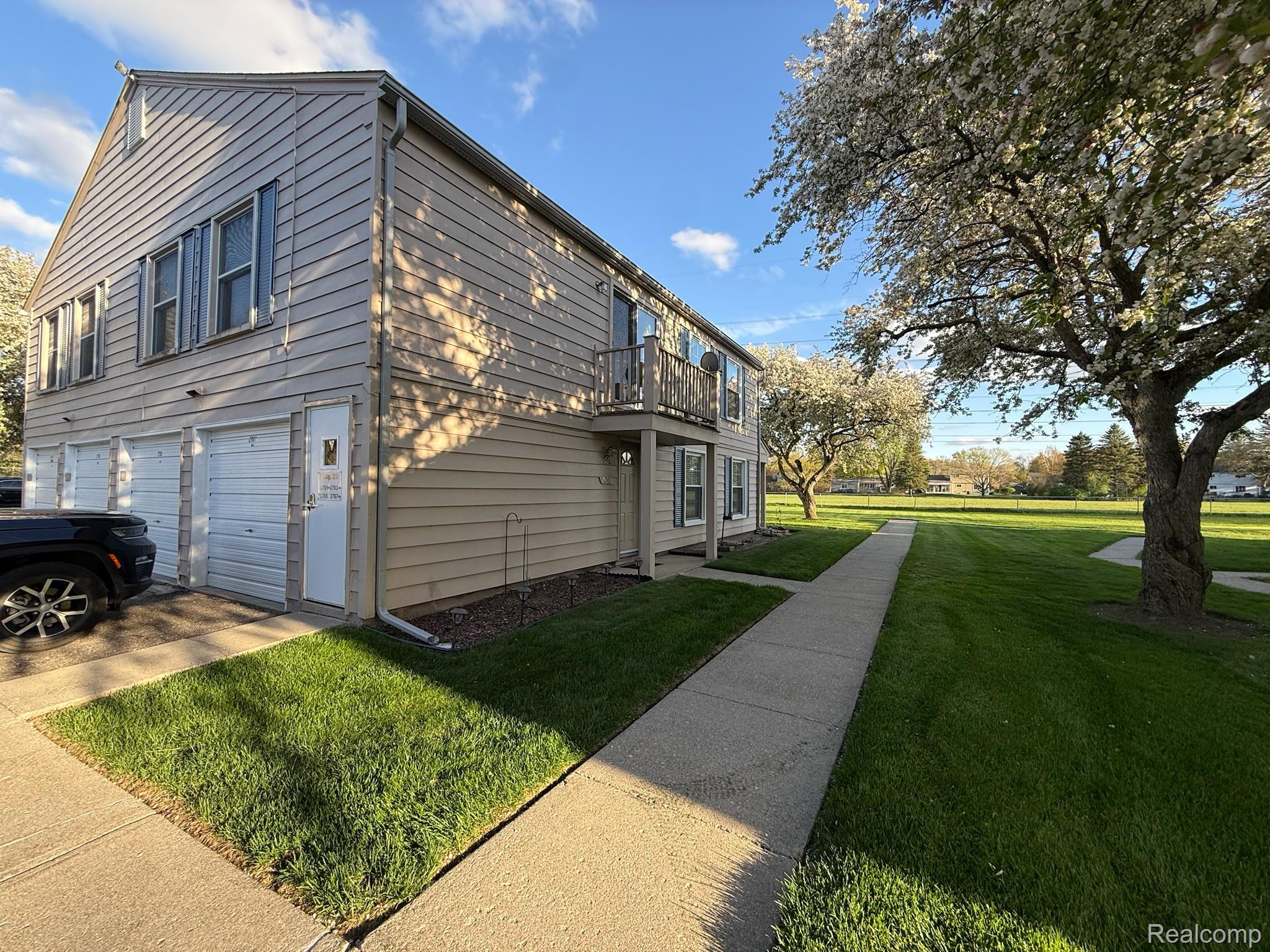 2761 Fox Hollow Court Property Photo 2