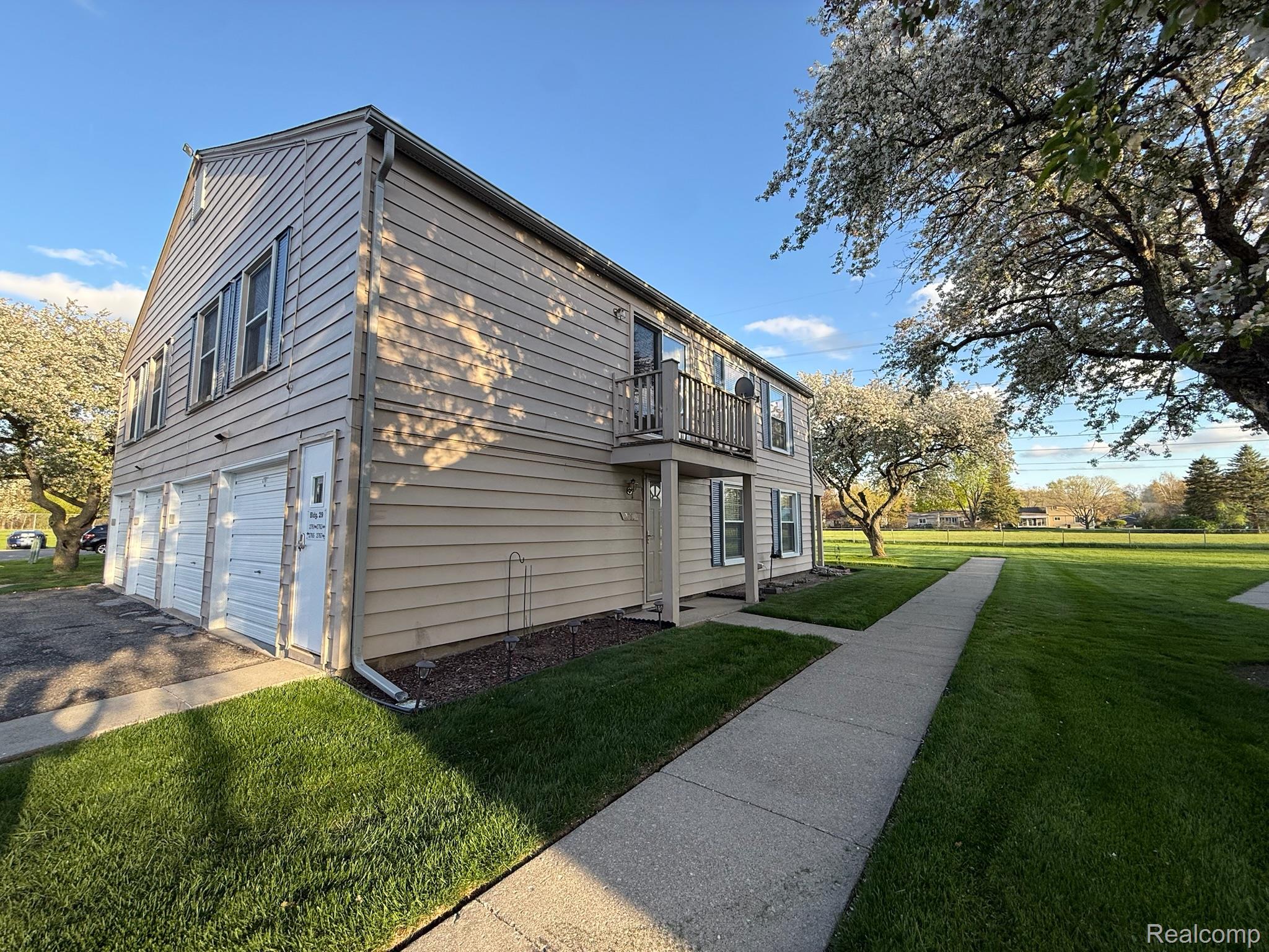 2761 Fox Hollow Court Property Photo 18