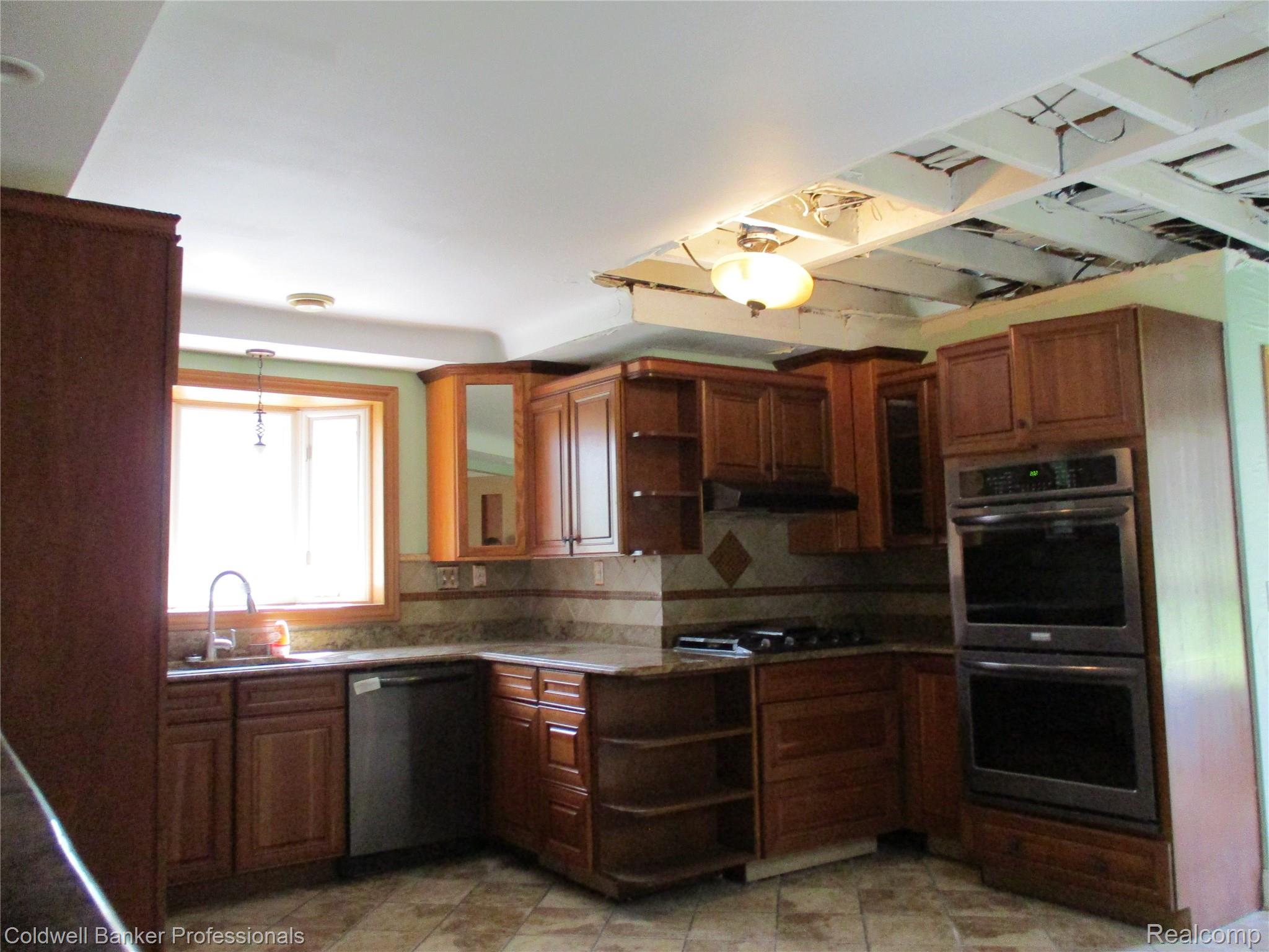 28251 Wildwood Trail Property Photo 6