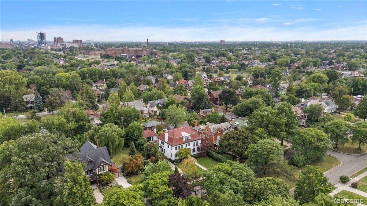 841 W Boston Boulevard Property Photo 1