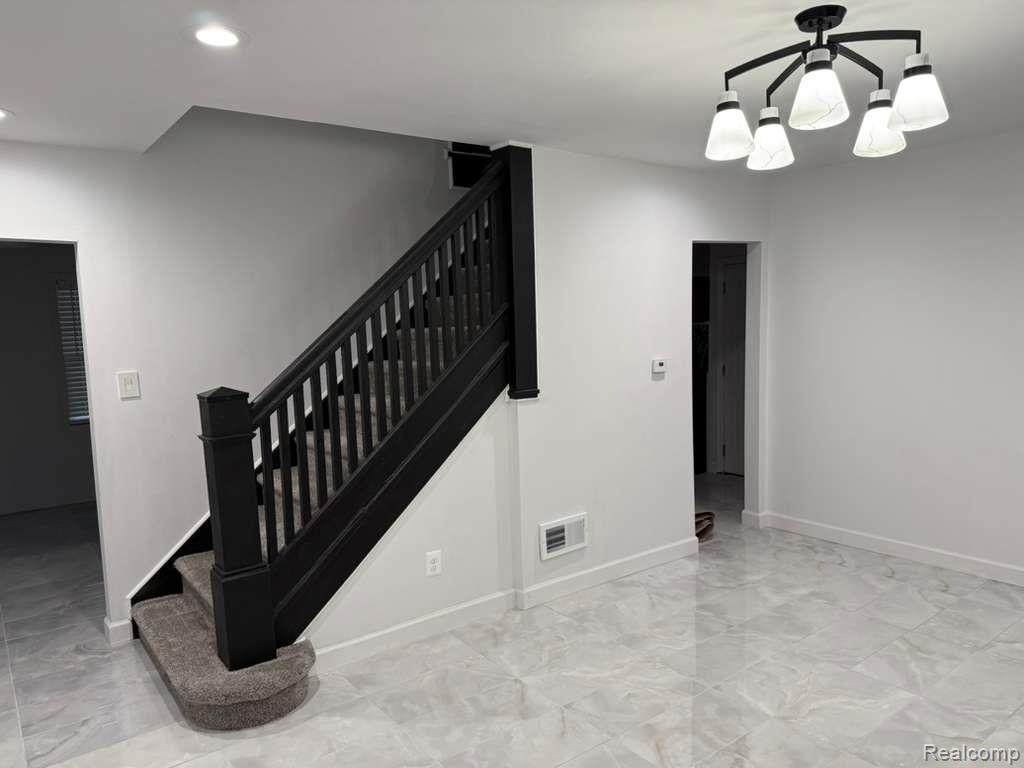 1102 W Dayton Street Property Photo 1