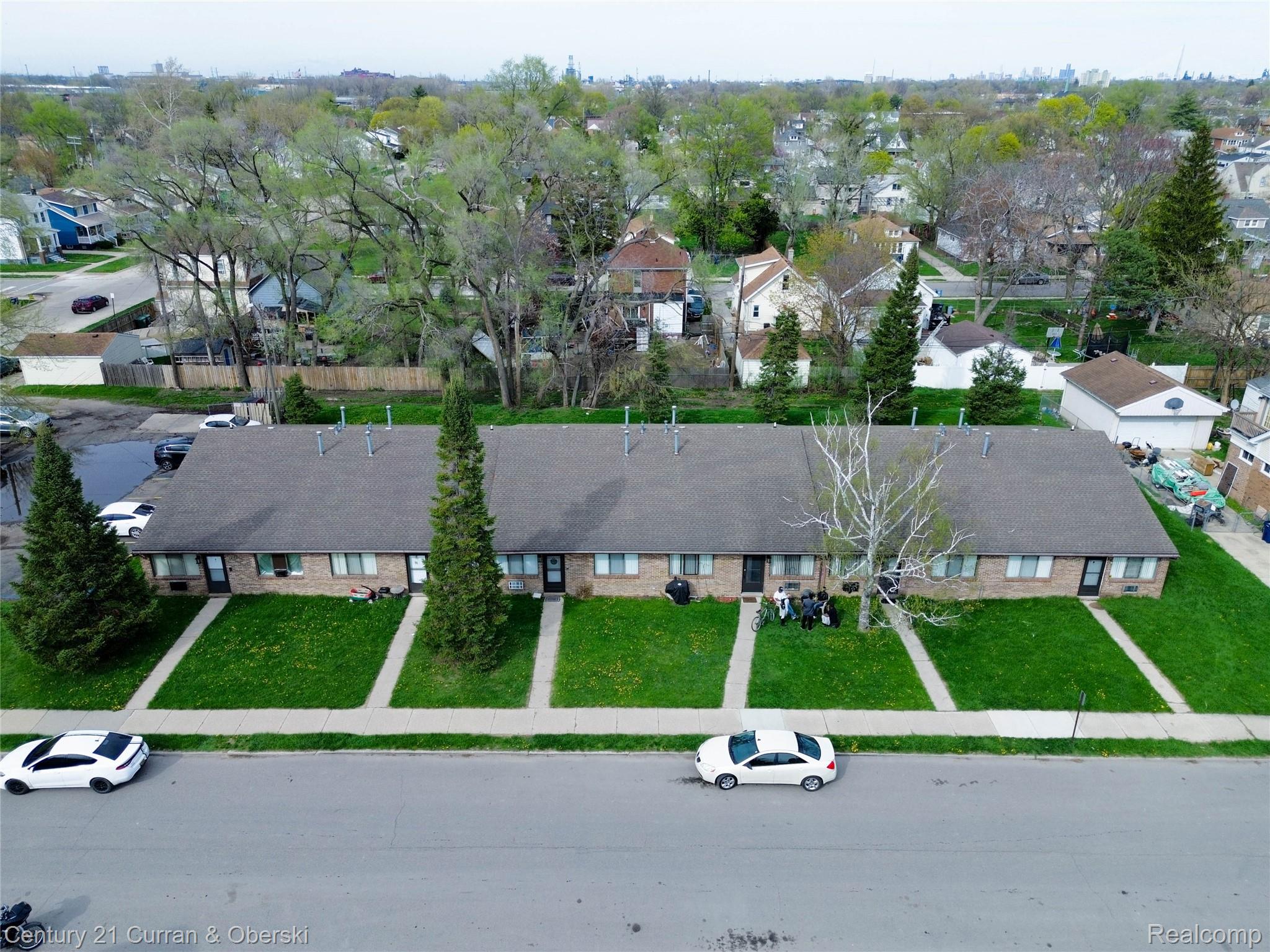 1470 Paris Avenue Property Photo 1