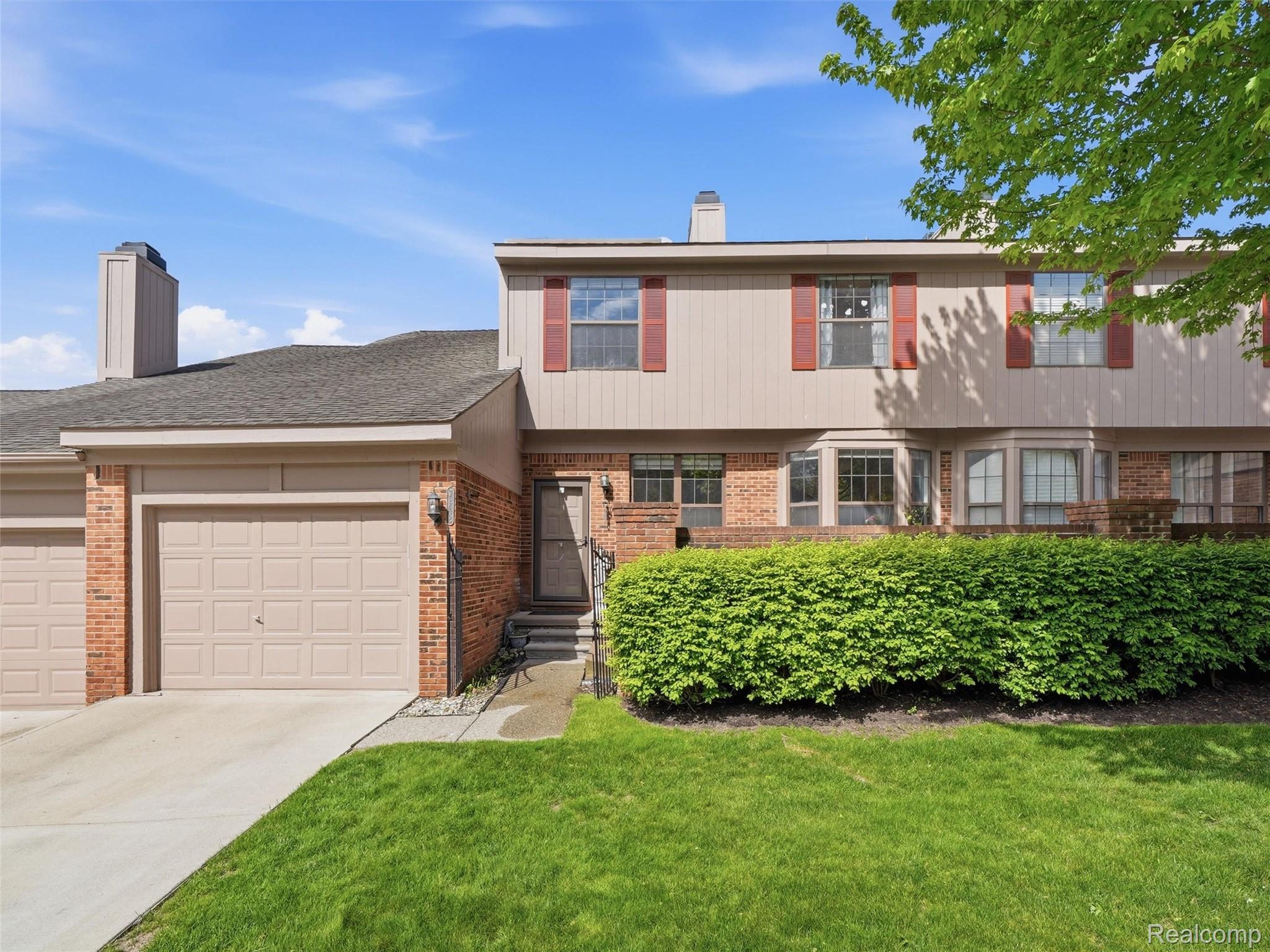 7342 Meadowridge Drive Property Photo 1