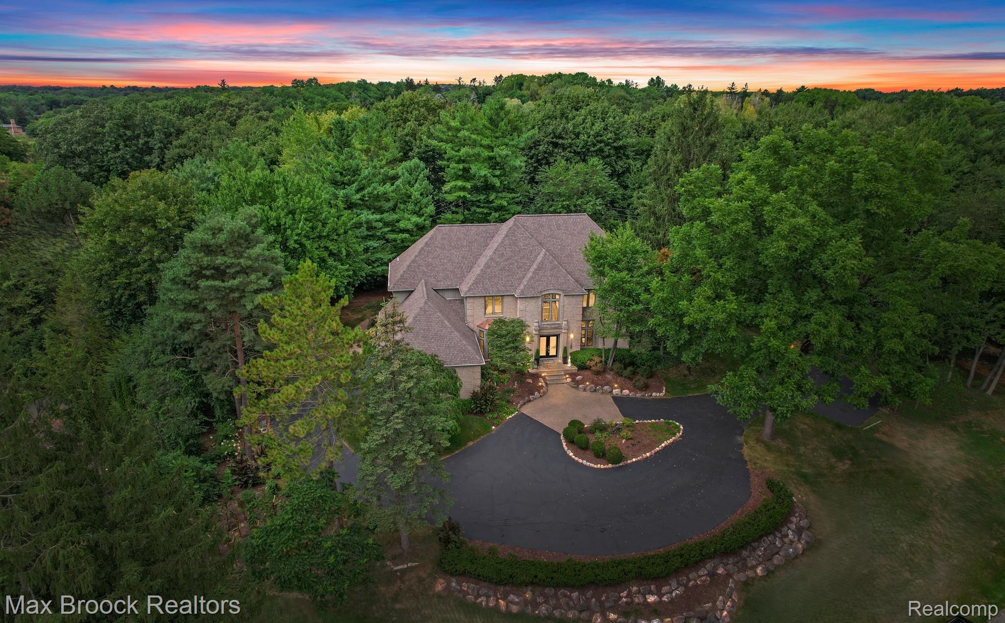 60 Kingsley Manor Drive