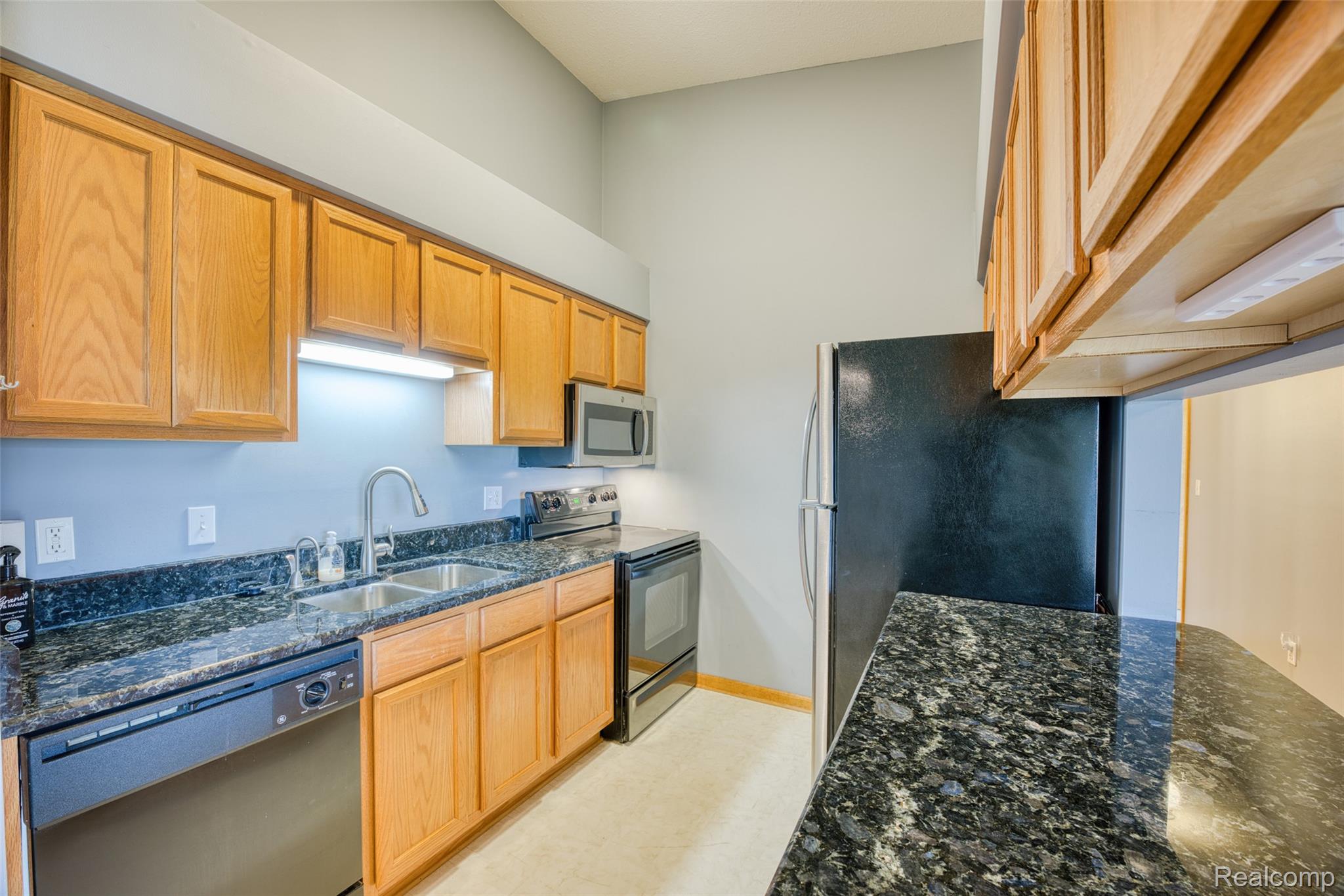 46075 Tallgrass Court Property Photo 11