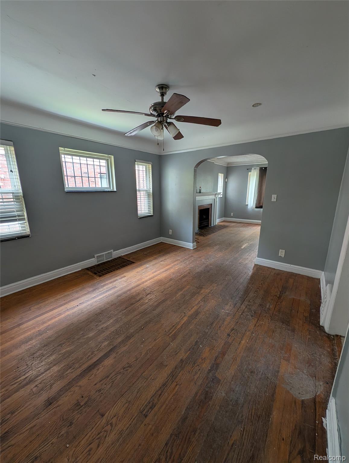 9776 E Outer Drive Property Photo 4