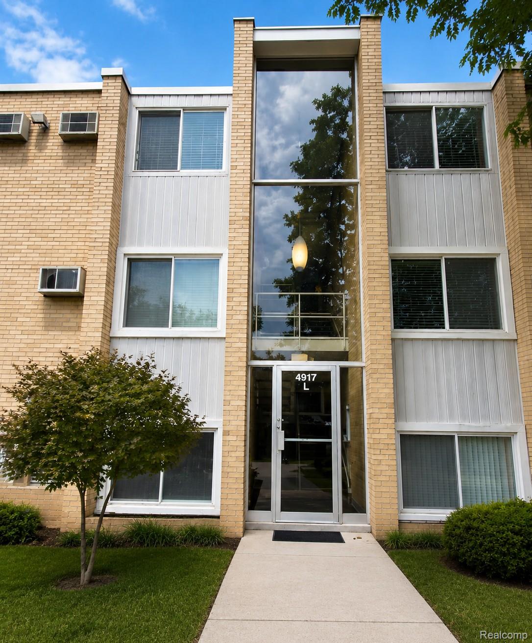 4917 Crooks Road L5