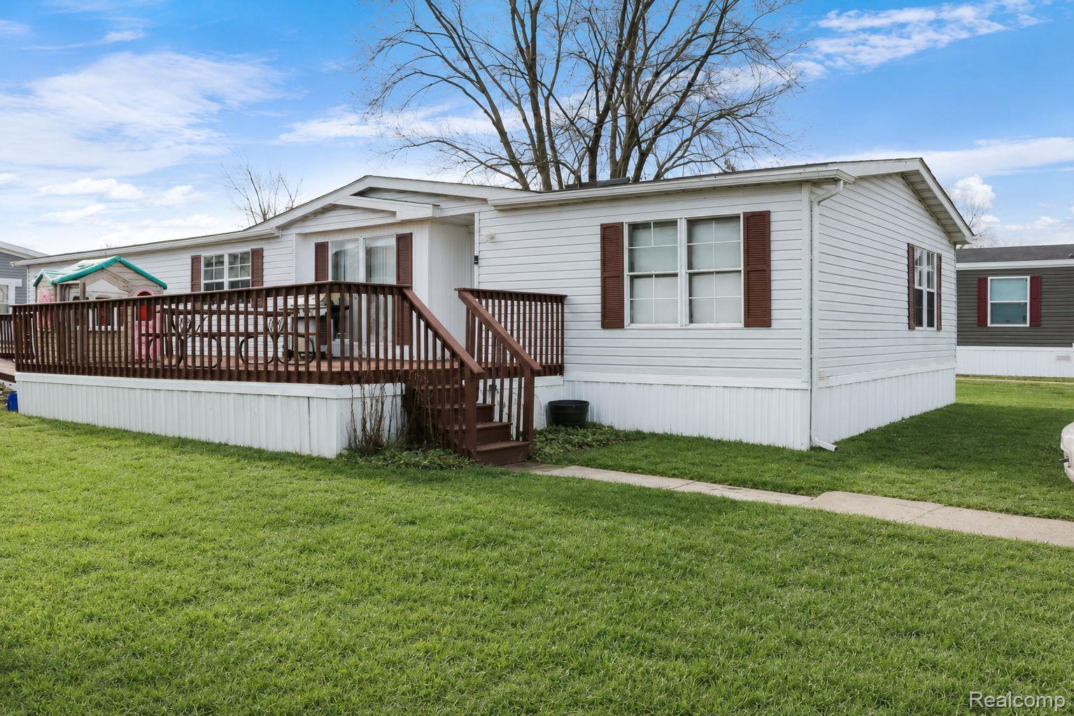29193 Hazelwood Property Photo 1