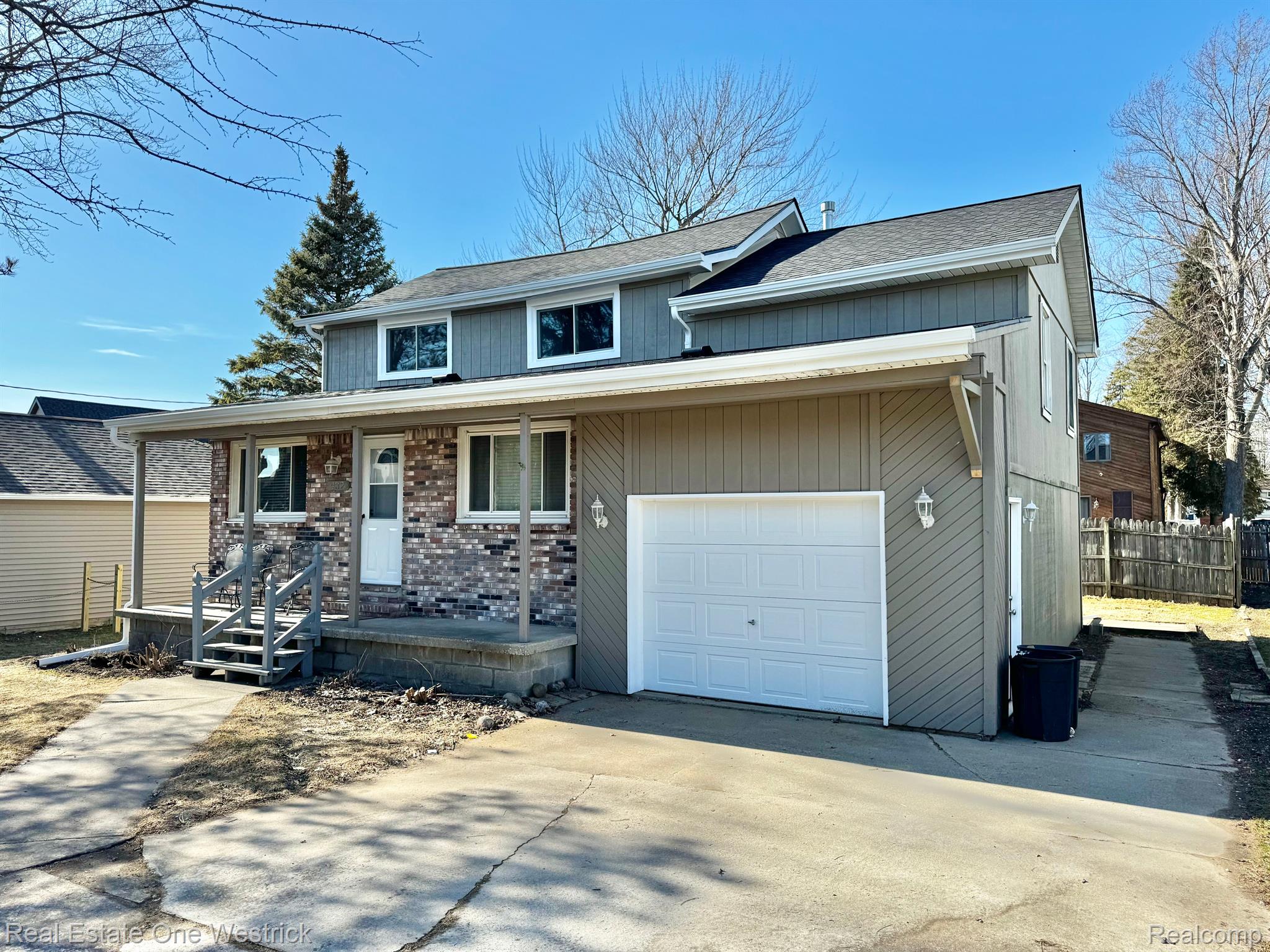 432 Edgewater Drive Property Photo 1