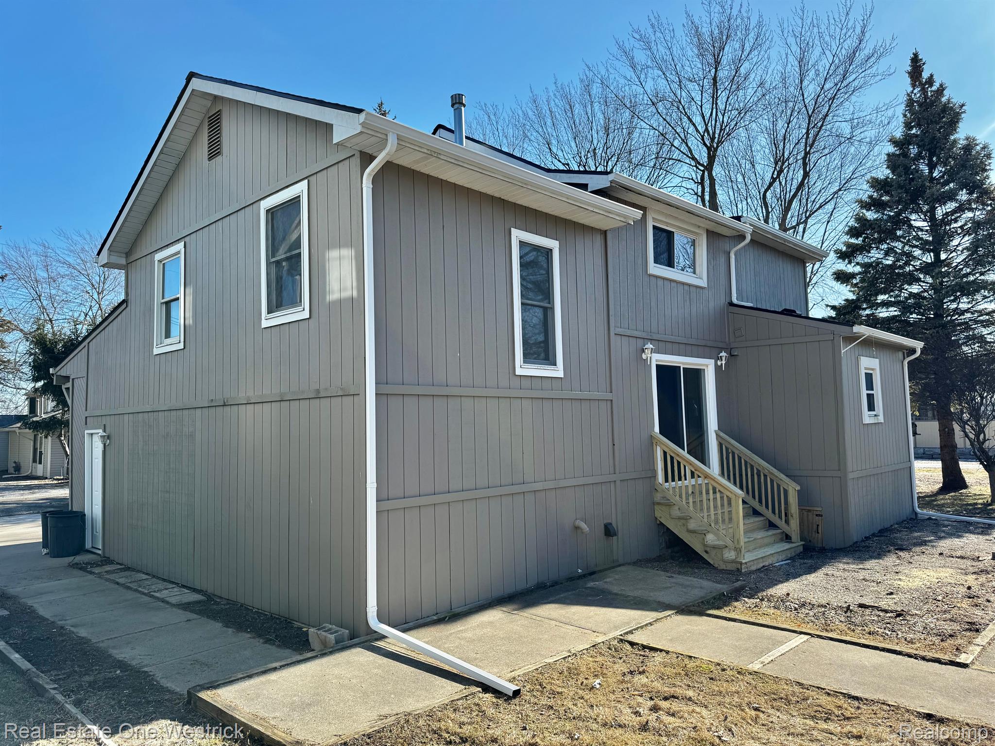 432 Edgewater Drive Property Photo 4