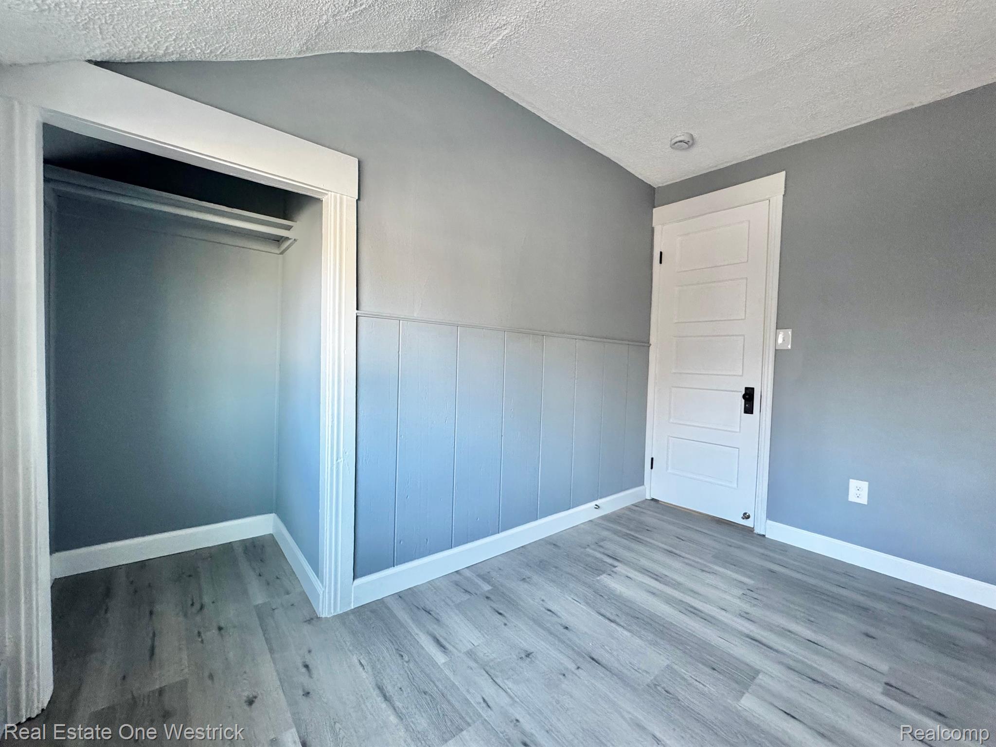 432 Edgewater Drive Property Photo 18