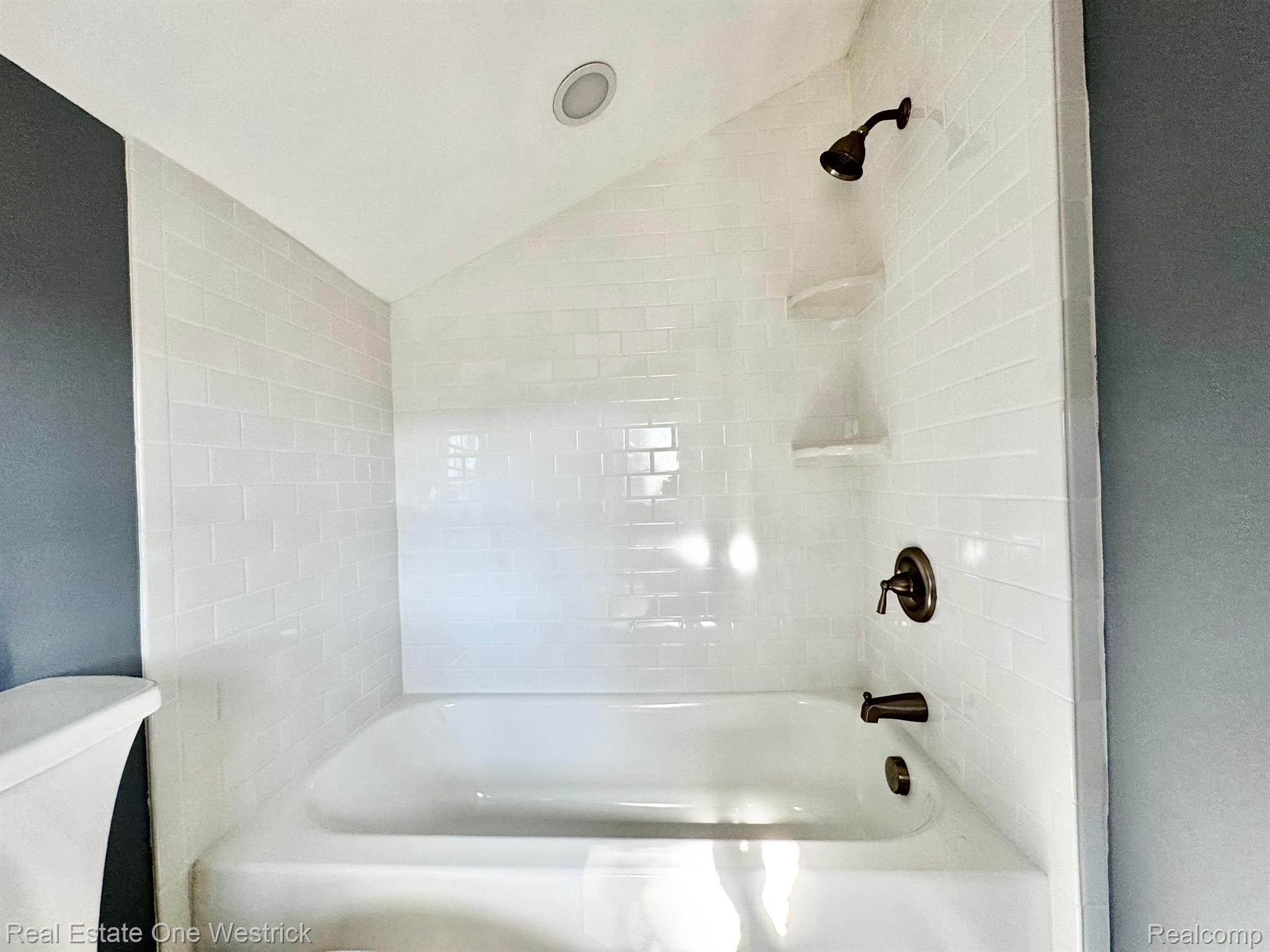 432 Edgewater Drive Property Photo 21