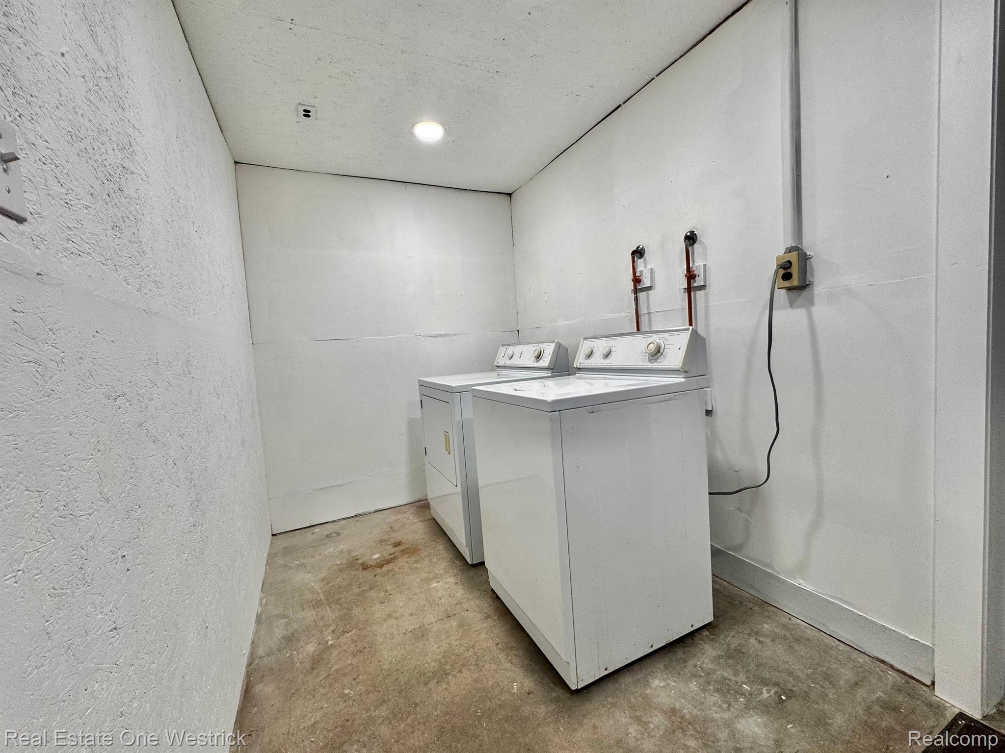 432 Edgewater Drive Property Photo 27