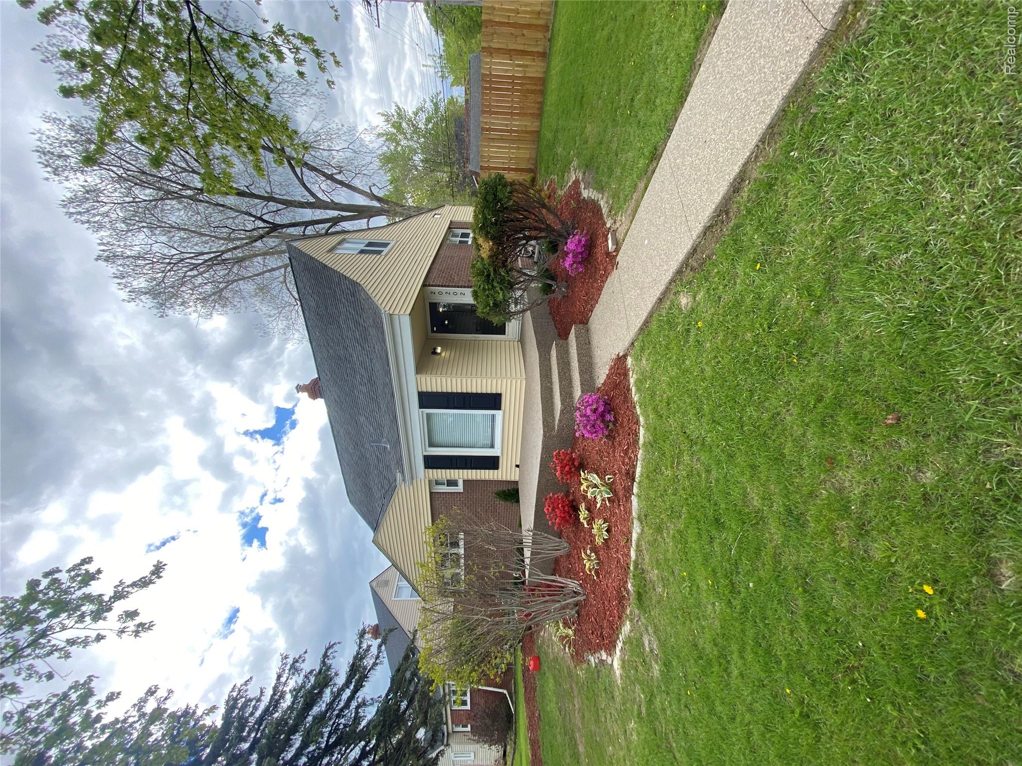 20202 Lancaster Street Property Photo 2