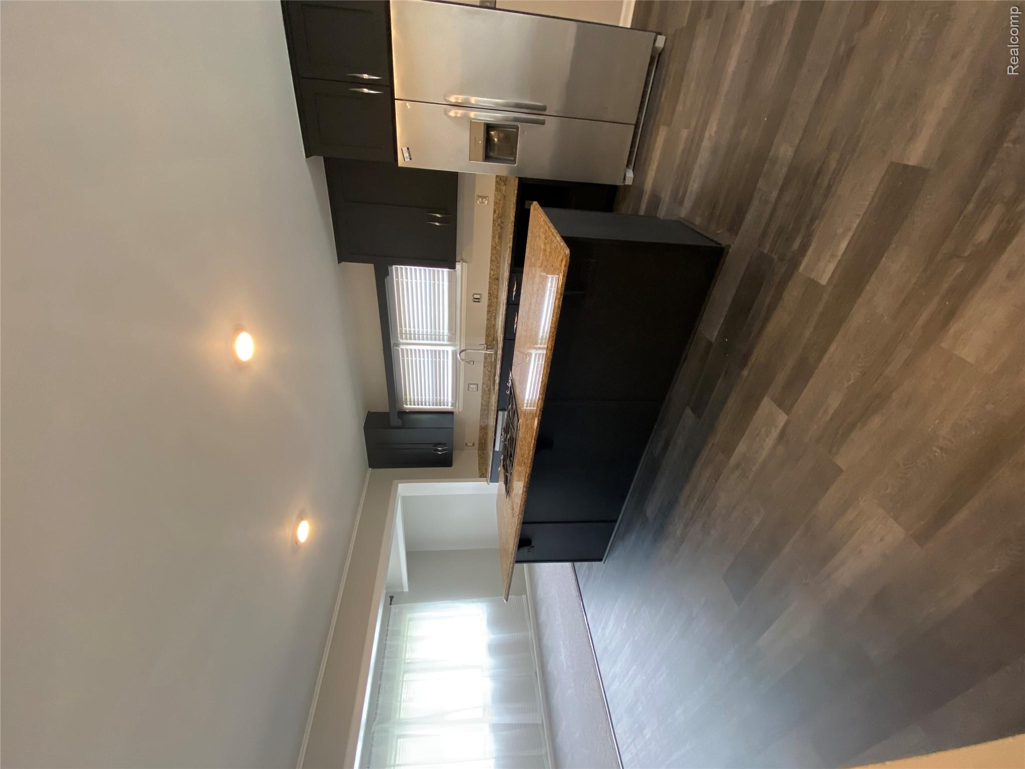 20202 Lancaster Street Property Photo 5