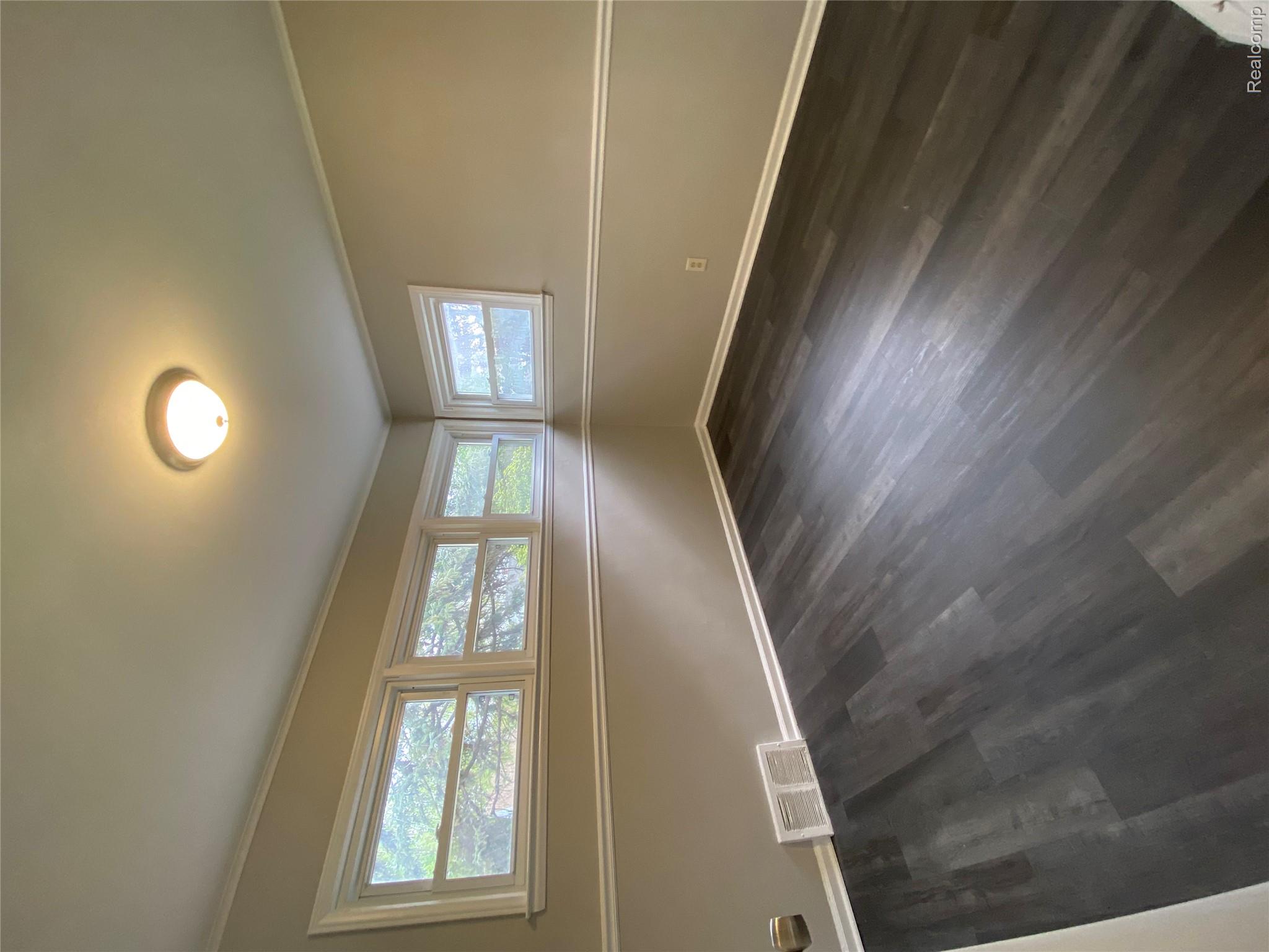 20202 Lancaster Street Property Photo 11