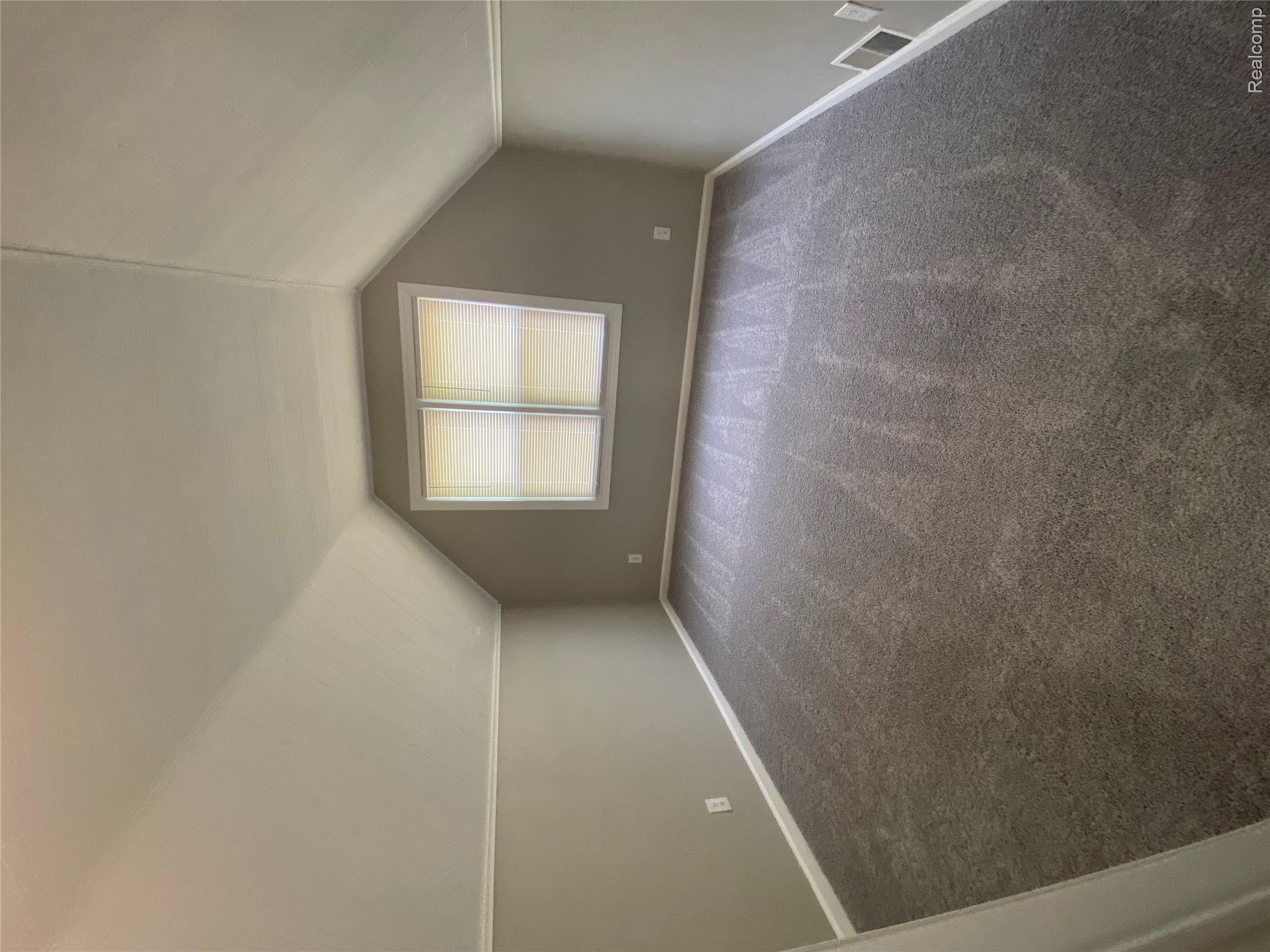 20202 Lancaster Street Property Photo 13