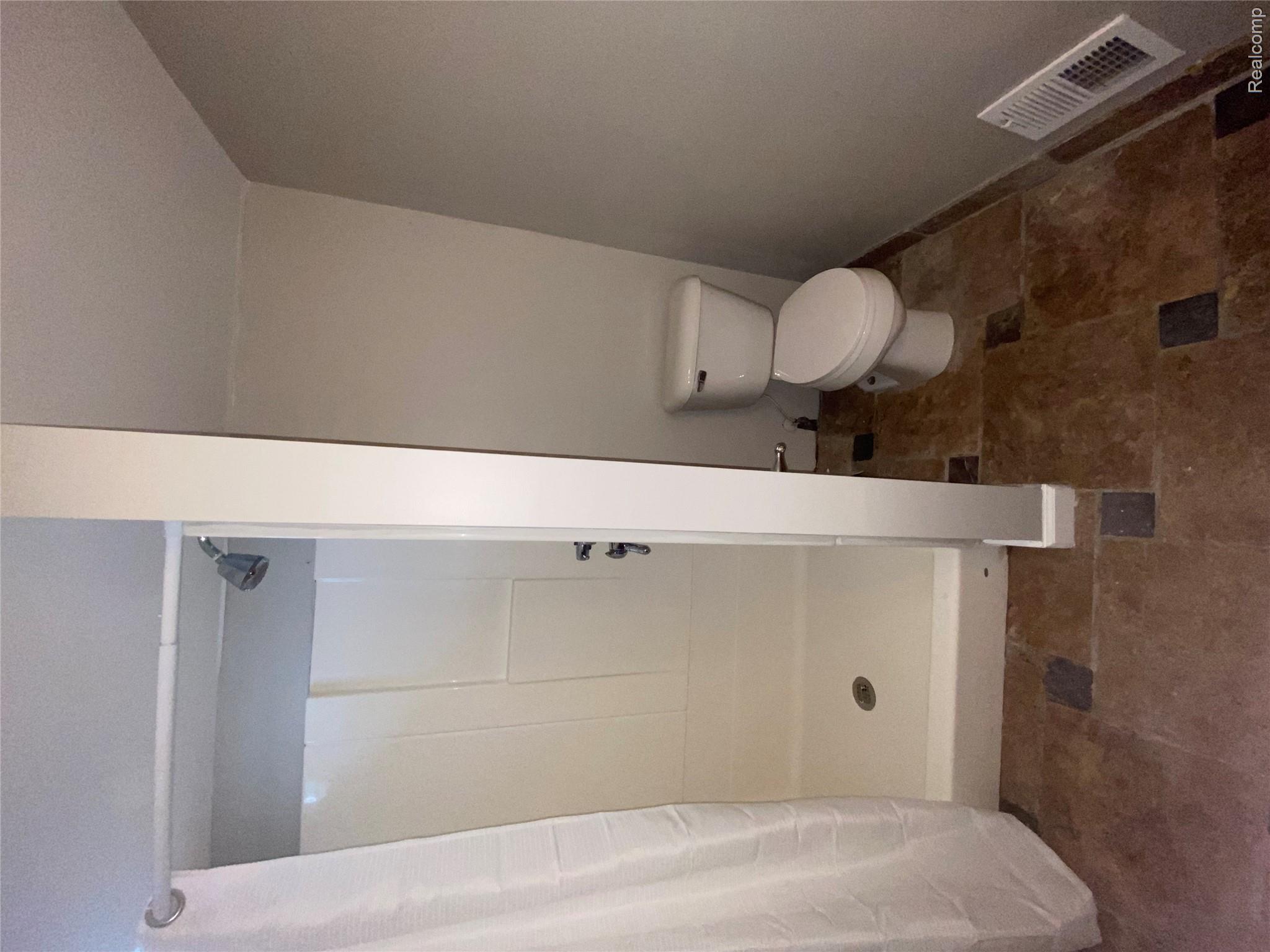 20202 Lancaster Street Property Photo 17