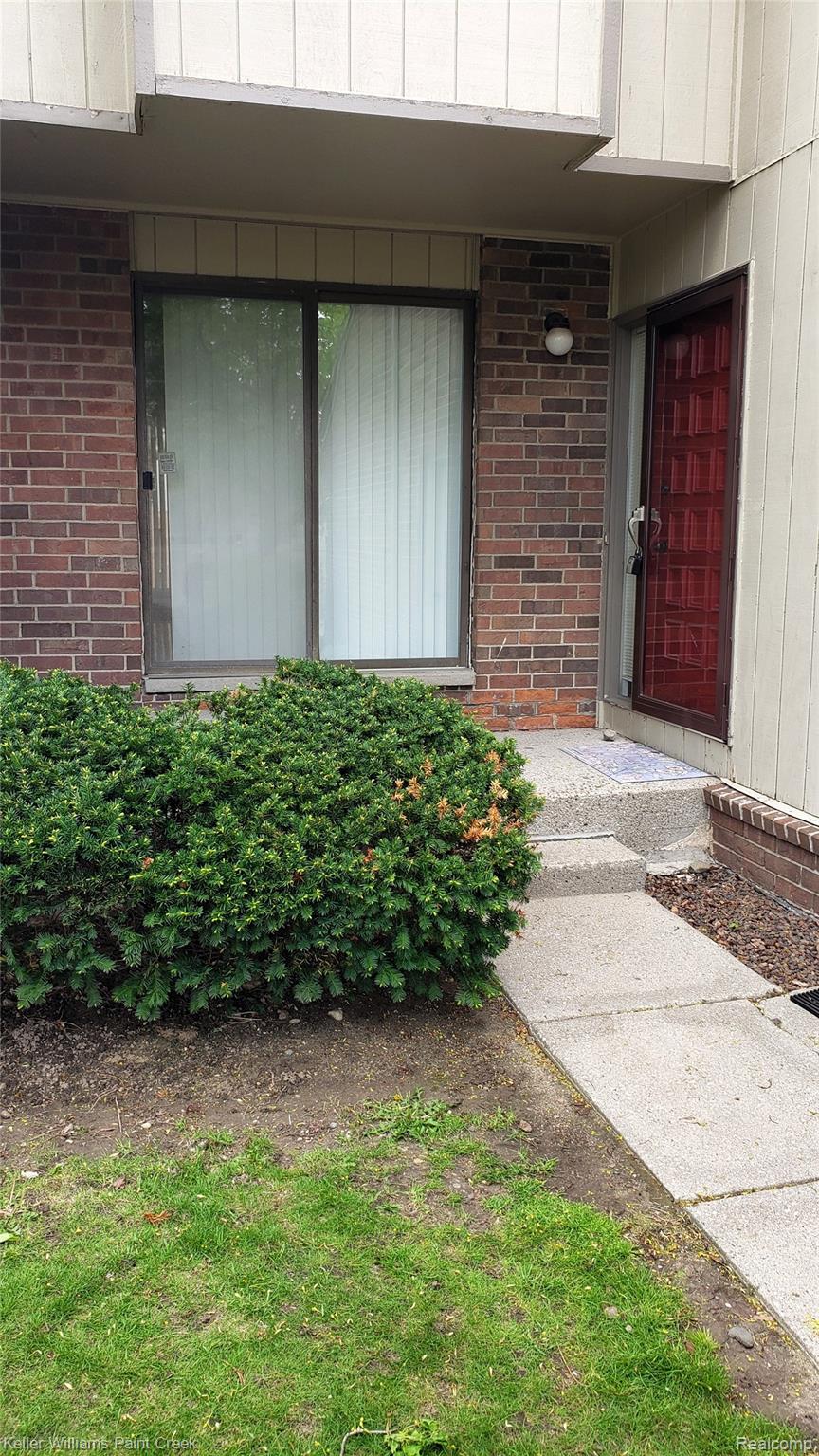 5872 Vassar Property Photo 5
